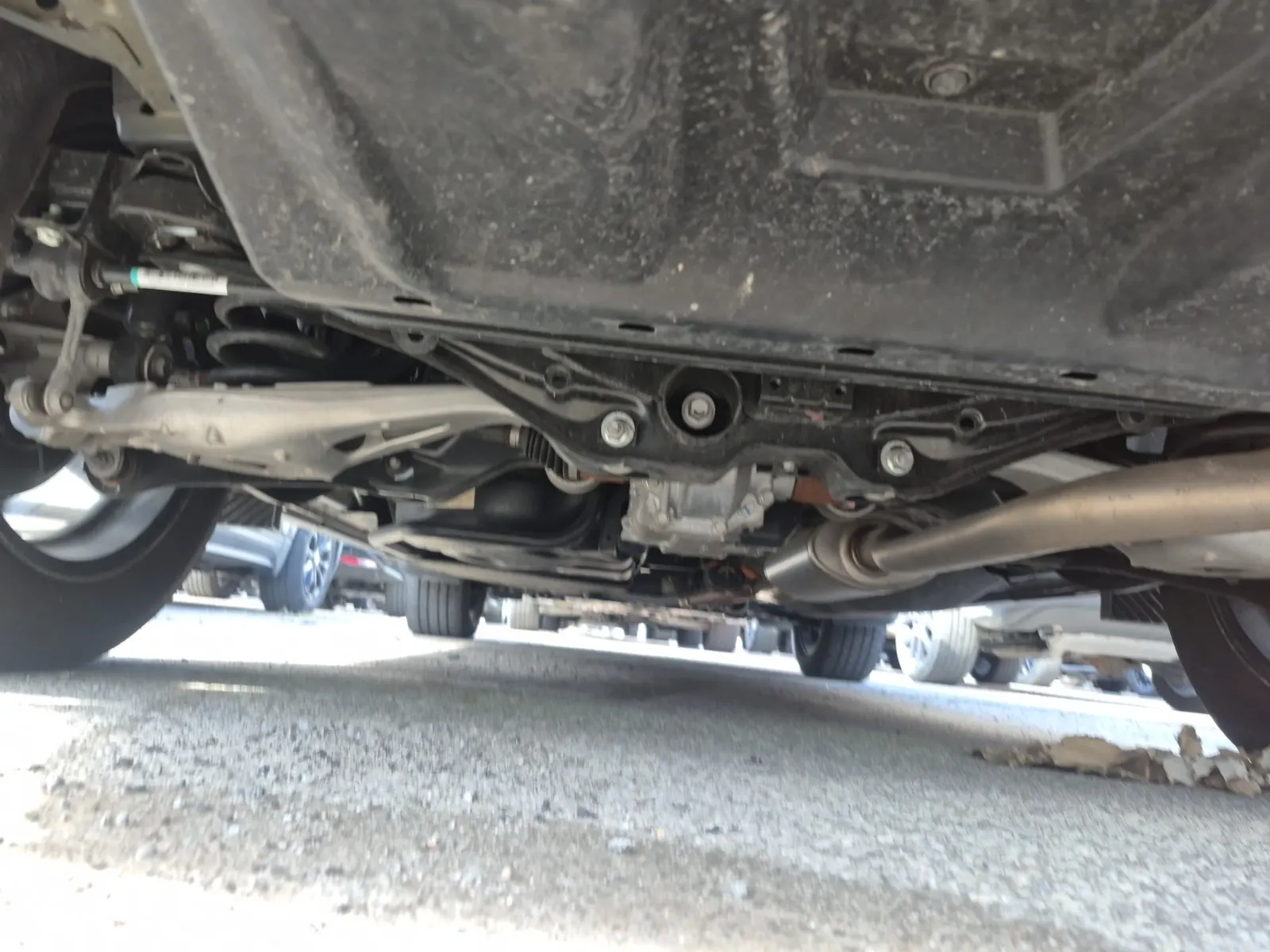 Undercarriage - Rear Photo