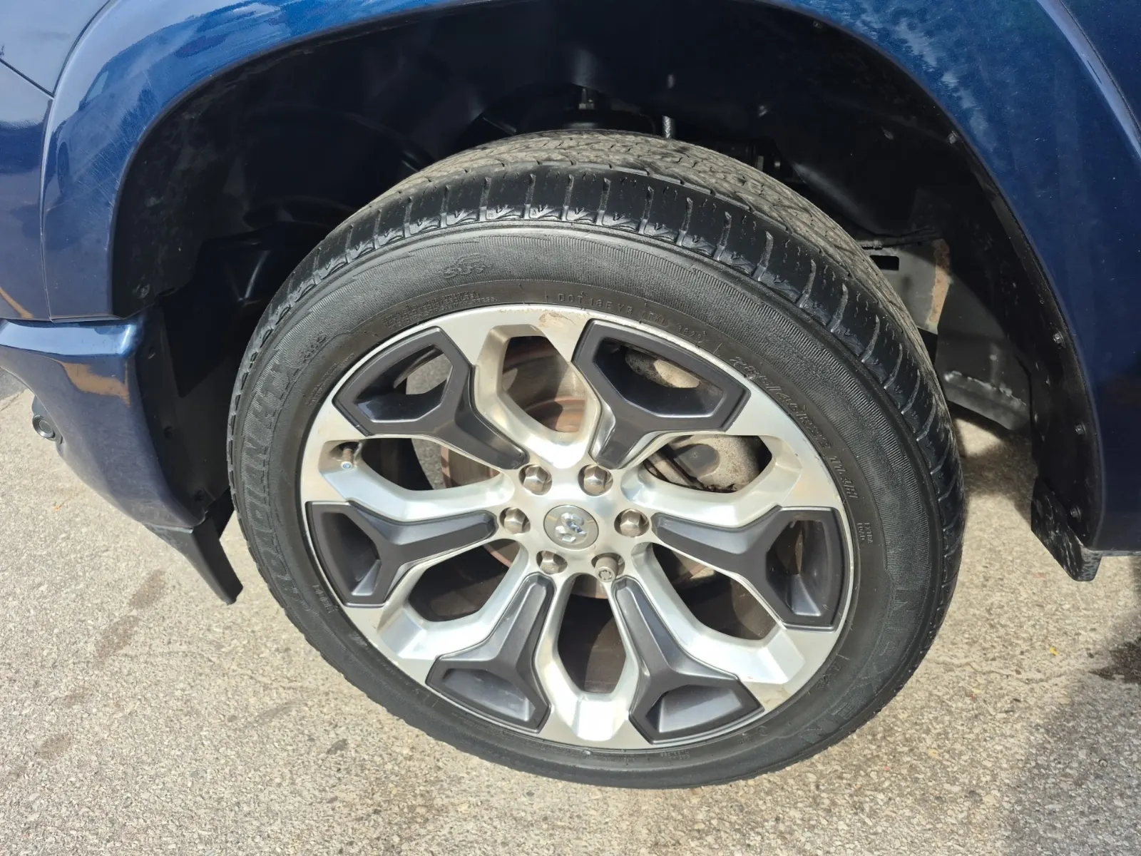 Front driver wheel/tire photo