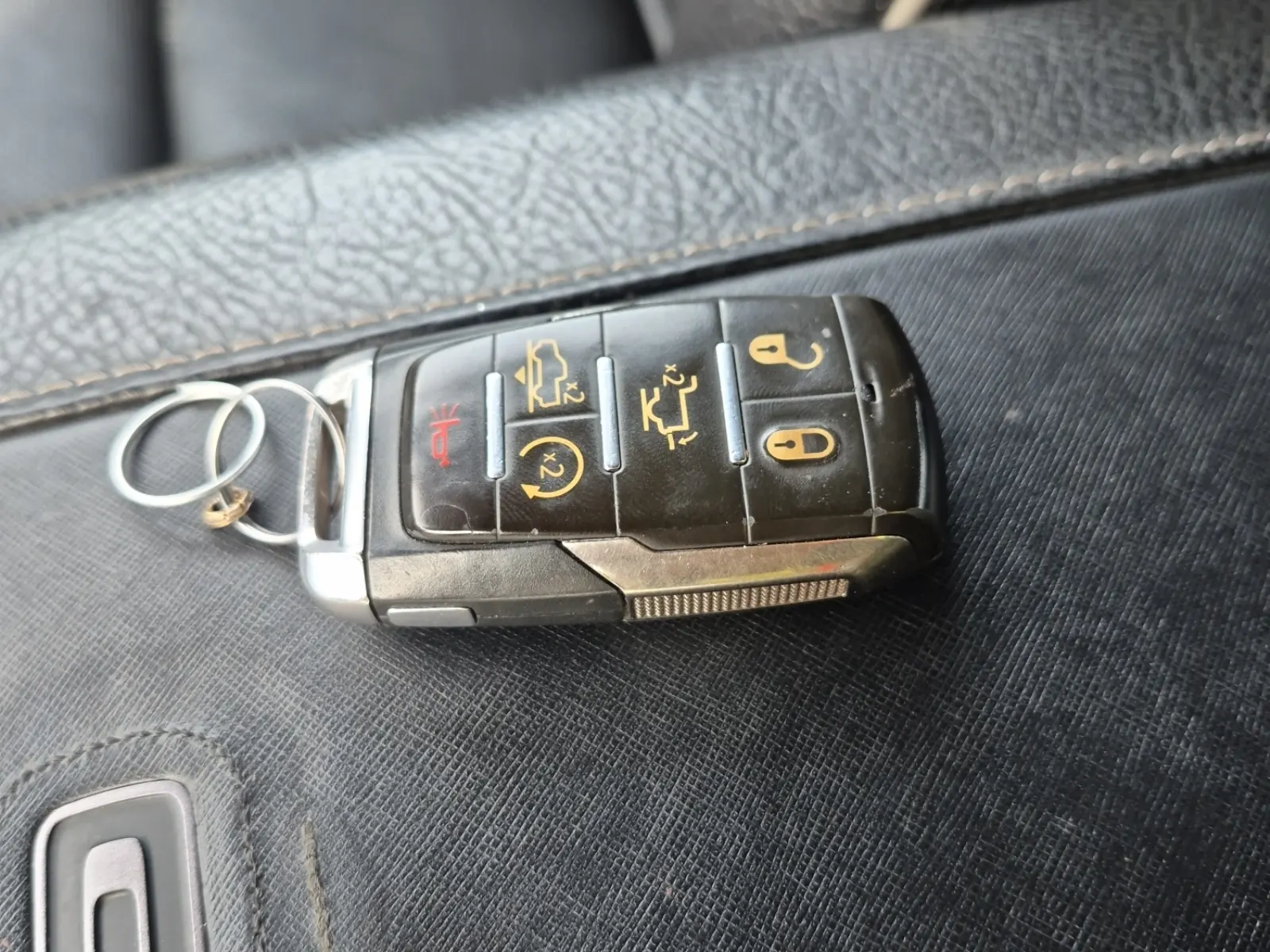 Keys/Fobs/Manual Photo