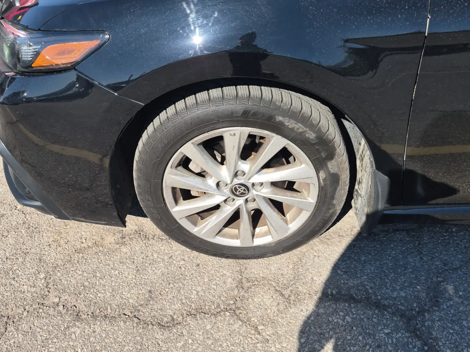 Front driver wheel/tire photo
