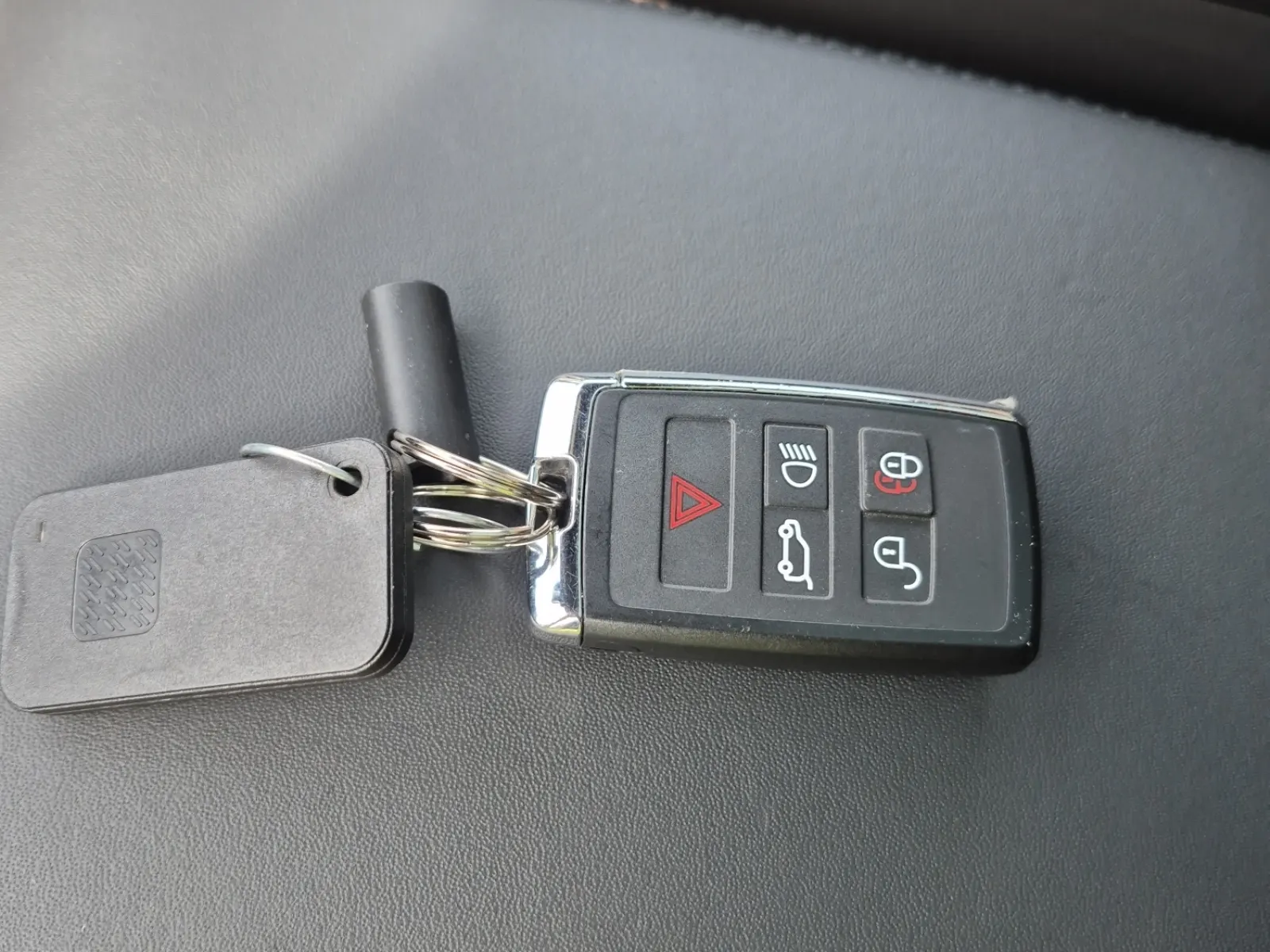 Keys/Fobs/Manual Photo
