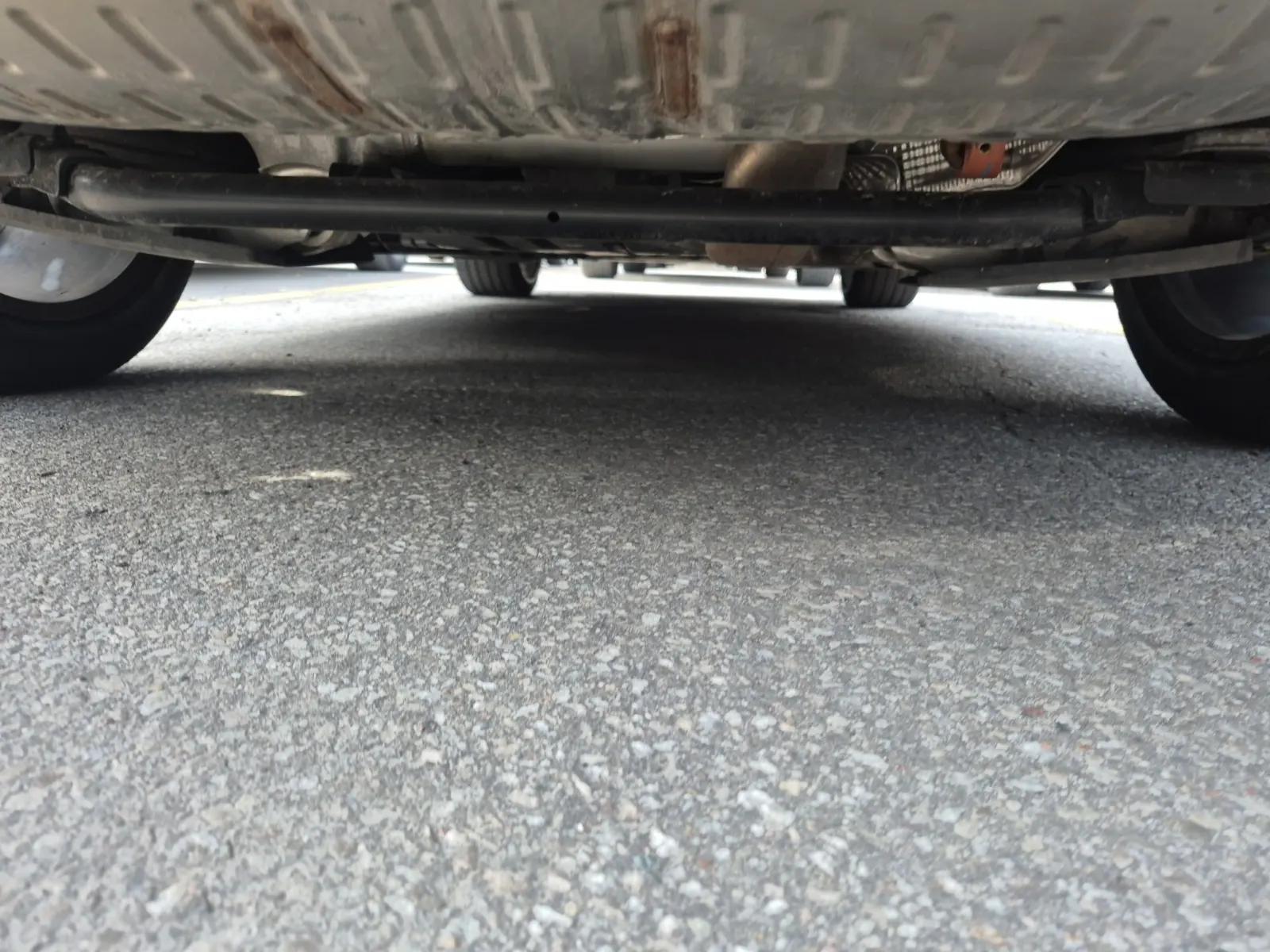 Undercarriage - Rear Photo