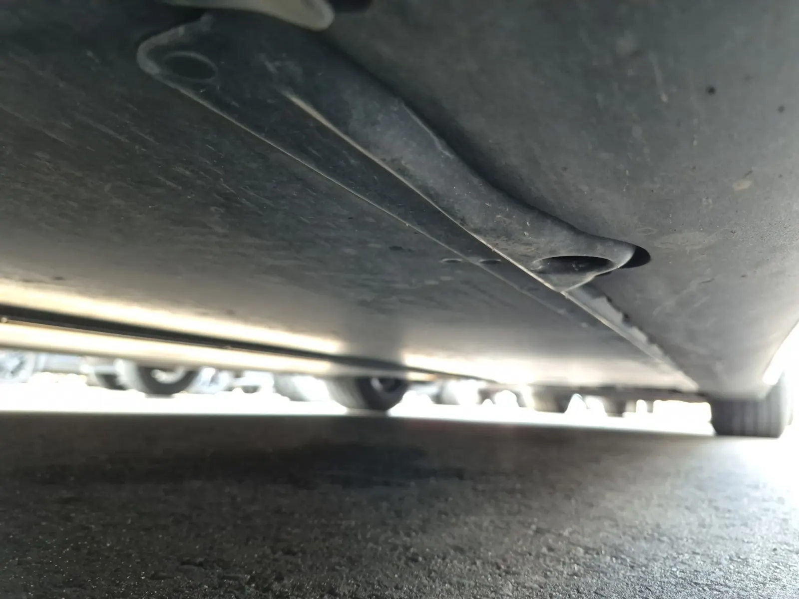 Undercarriage - Driver Photo