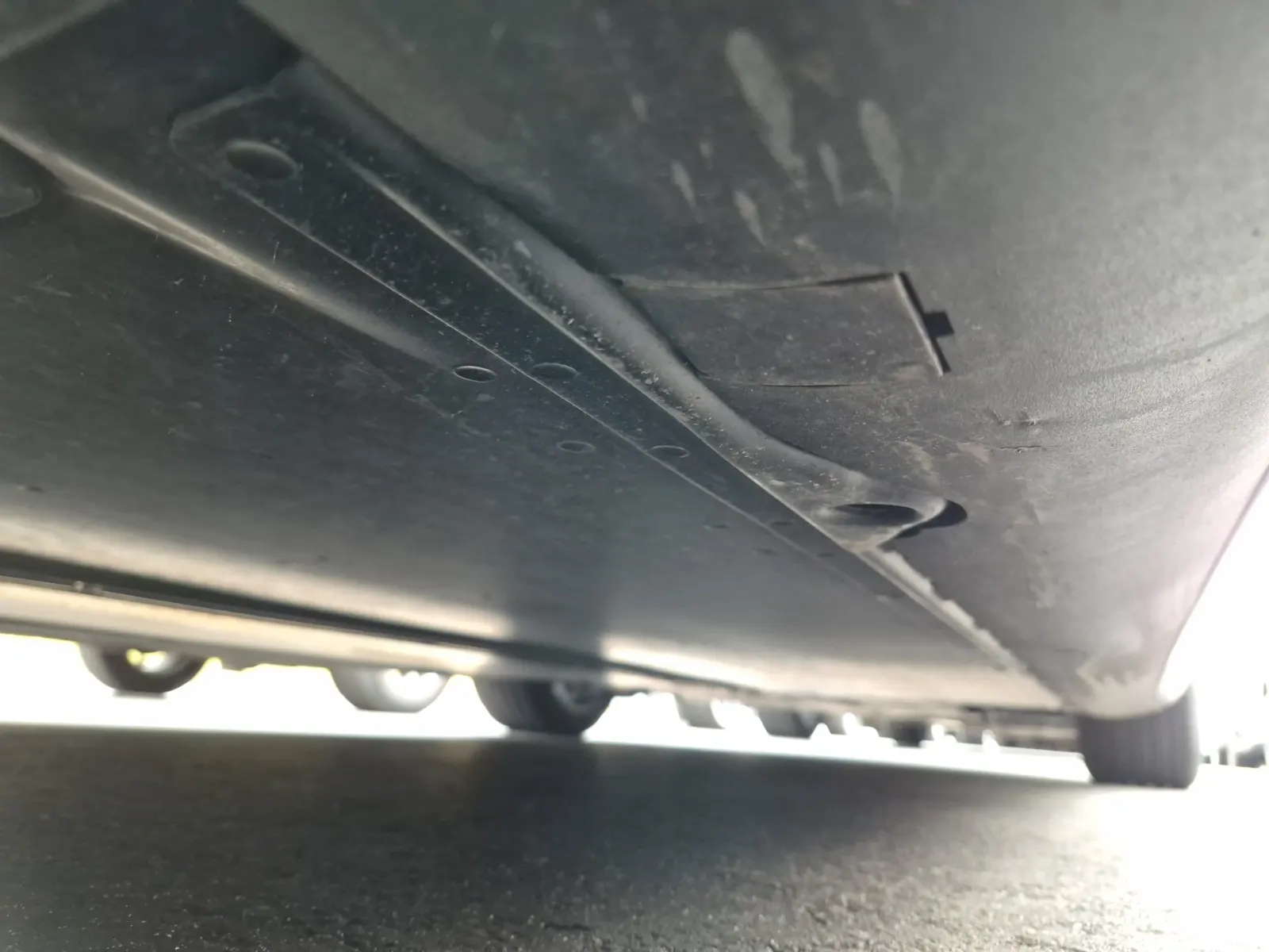 Undercarriage - Passenger Photo