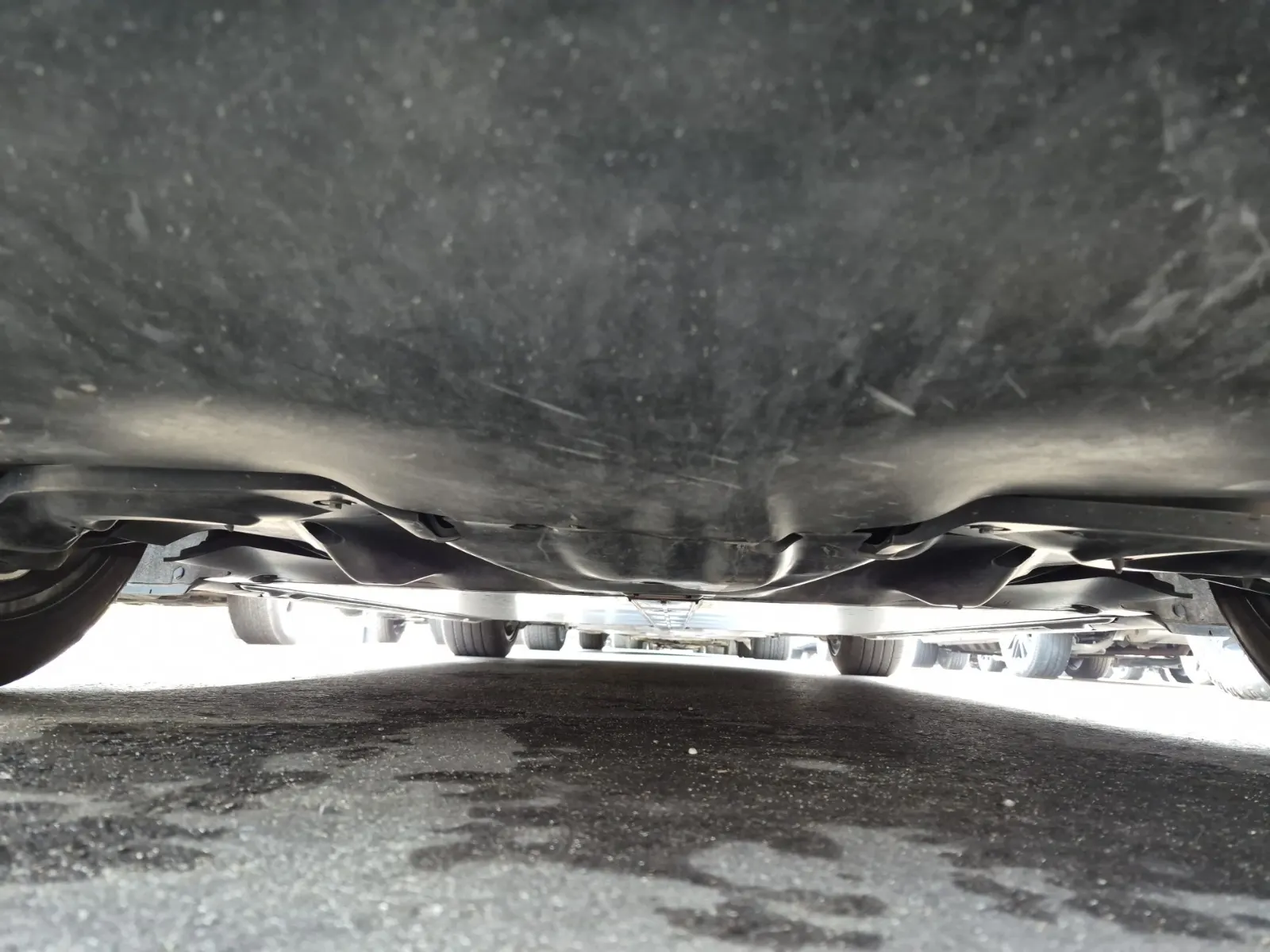 Undercarriage - Rear Photo