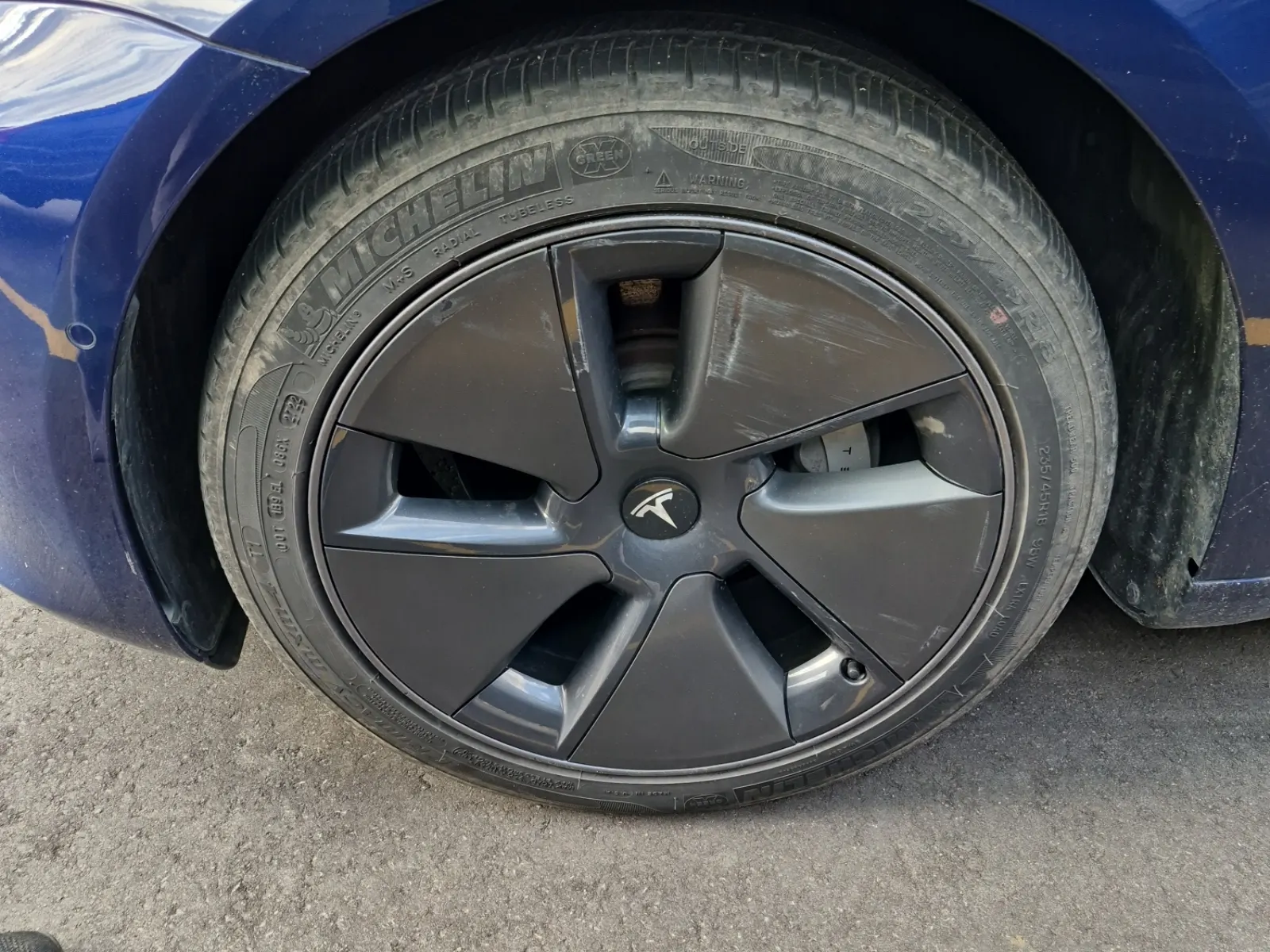 Front driver wheel/tire photo
