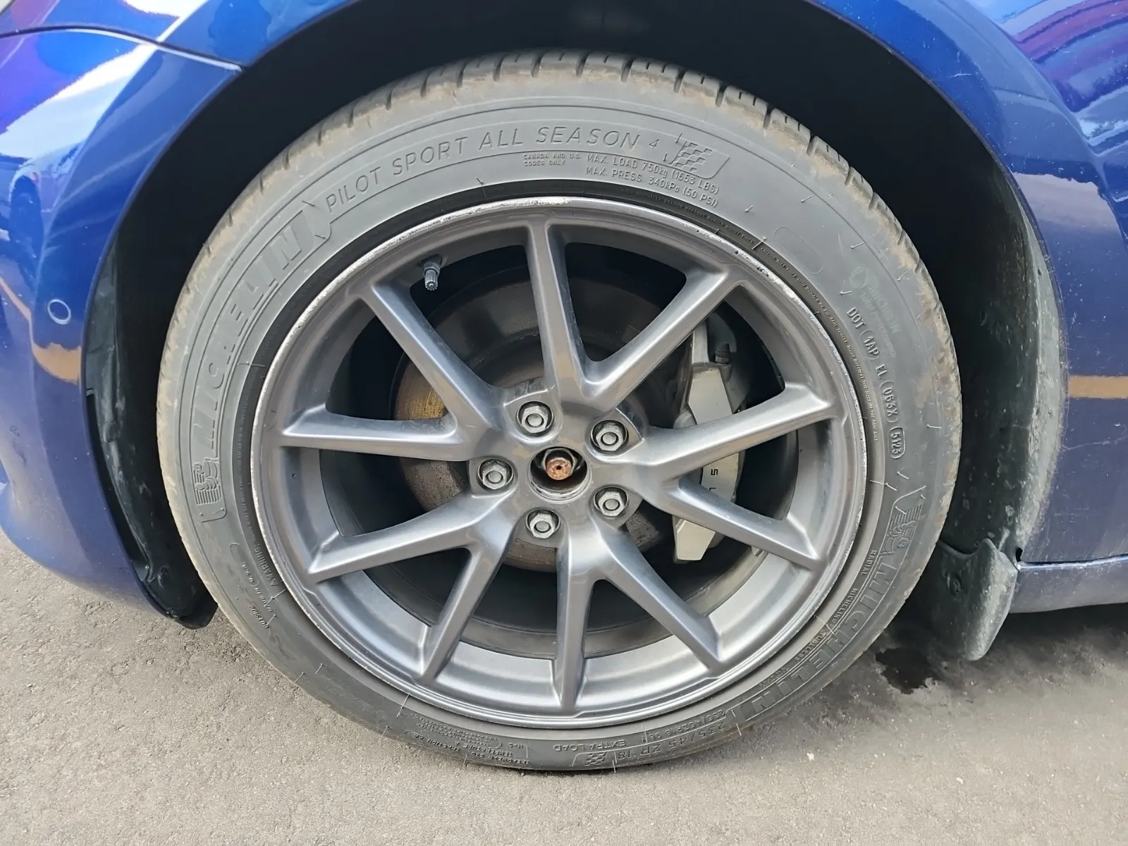 Front driver wheel/tire photo
