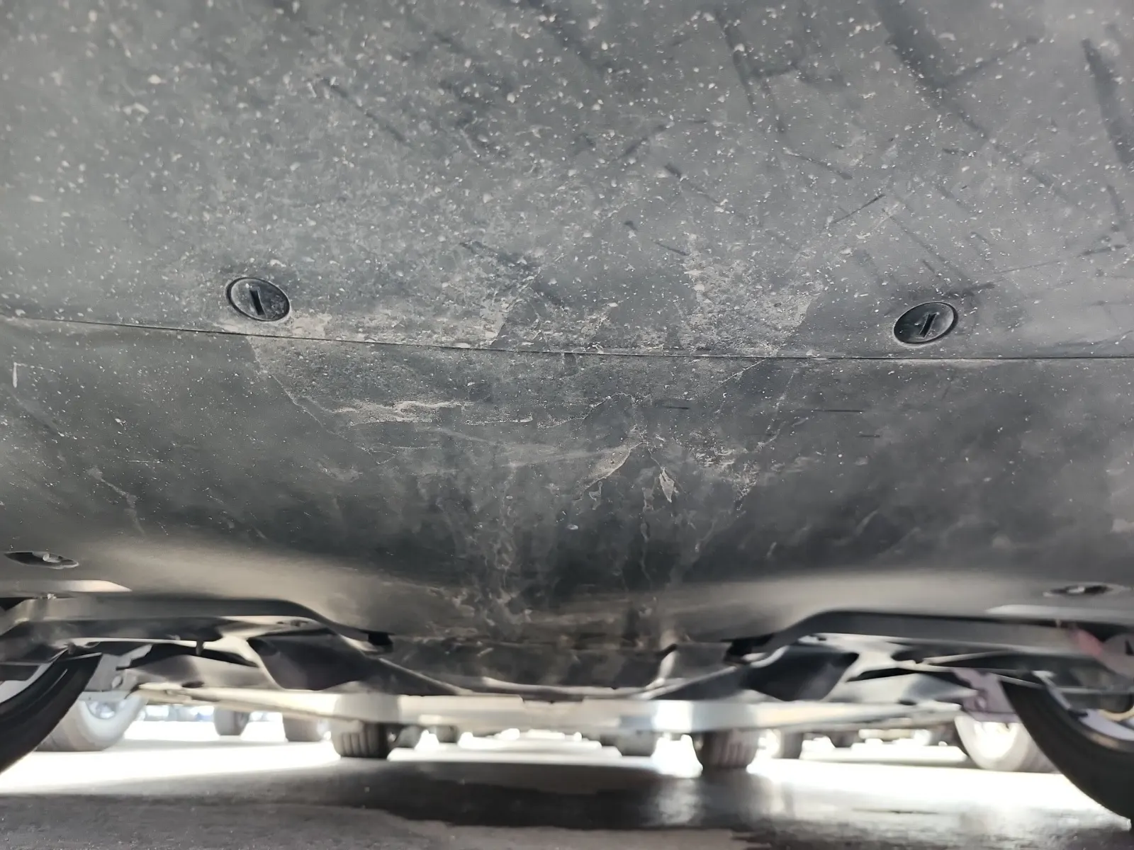 Undercarriage - Rear Photo