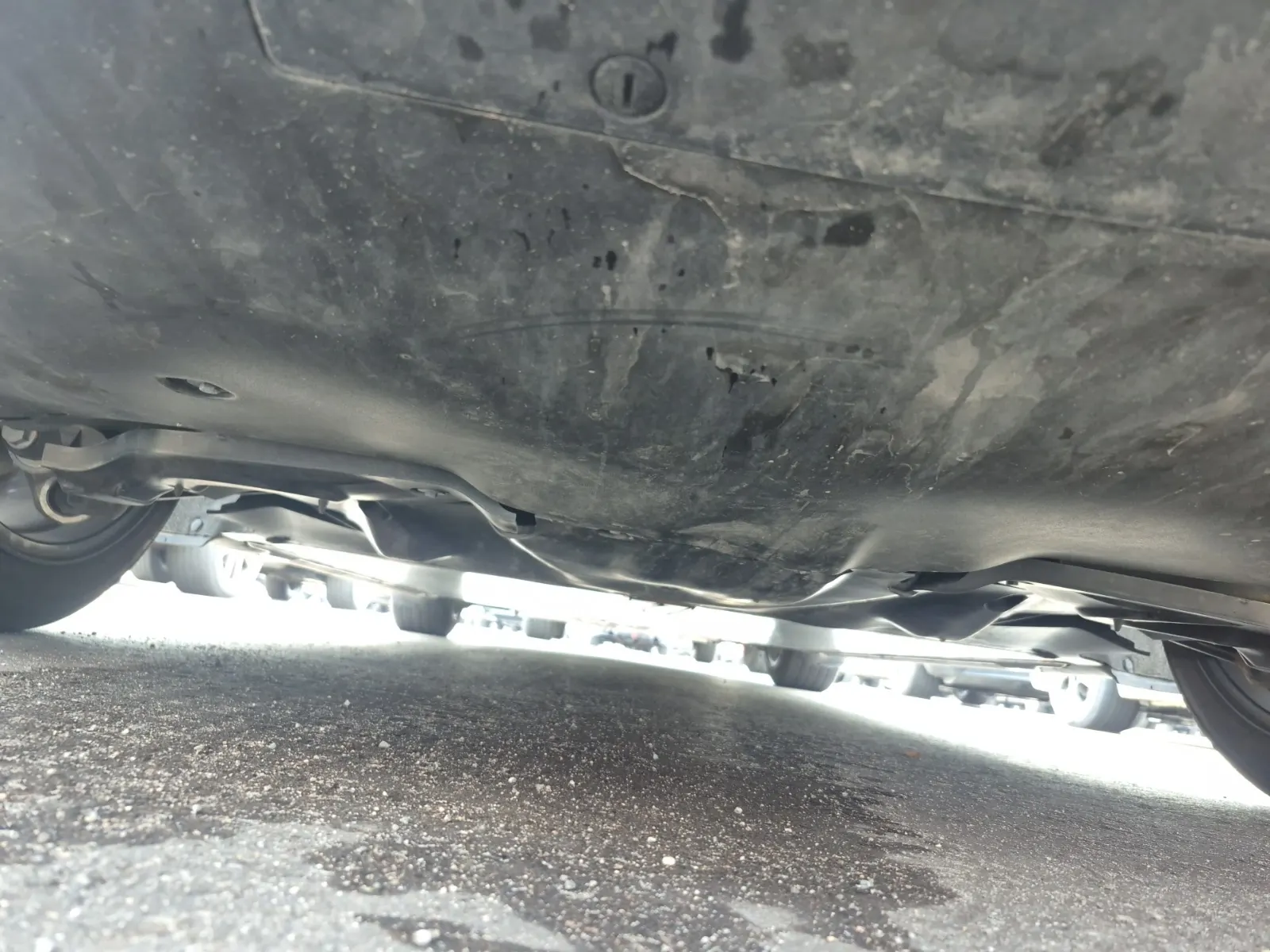 Undercarriage - Rear Photo