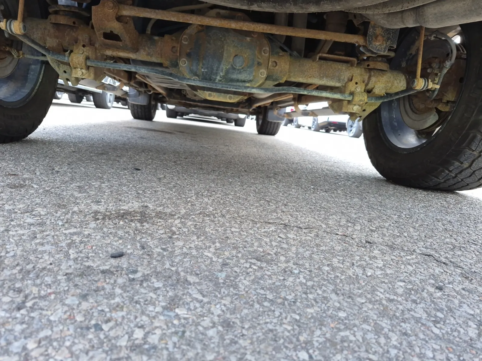 Undercarriage - Rear Photo
