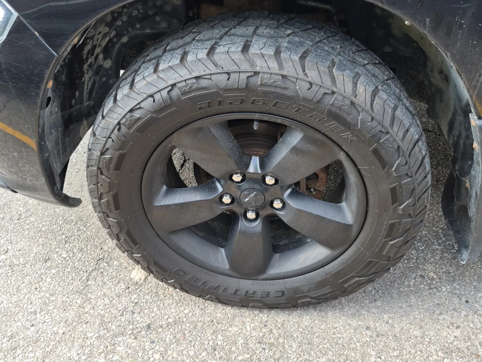Front driver wheel/tire photo