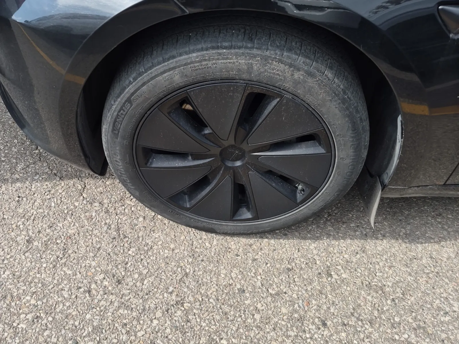 Front driver wheel/tire photo