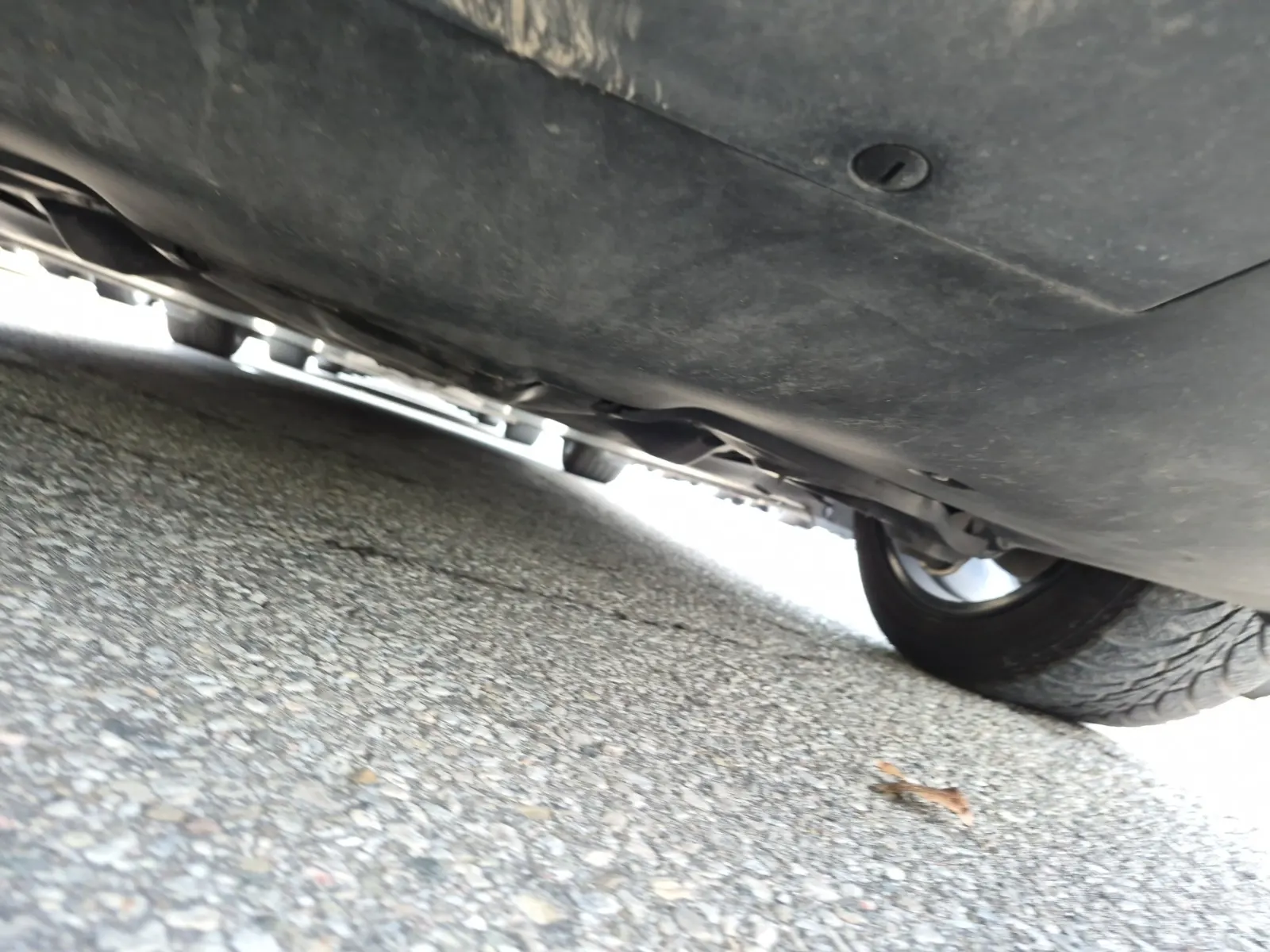 Undercarriage - Rear Photo