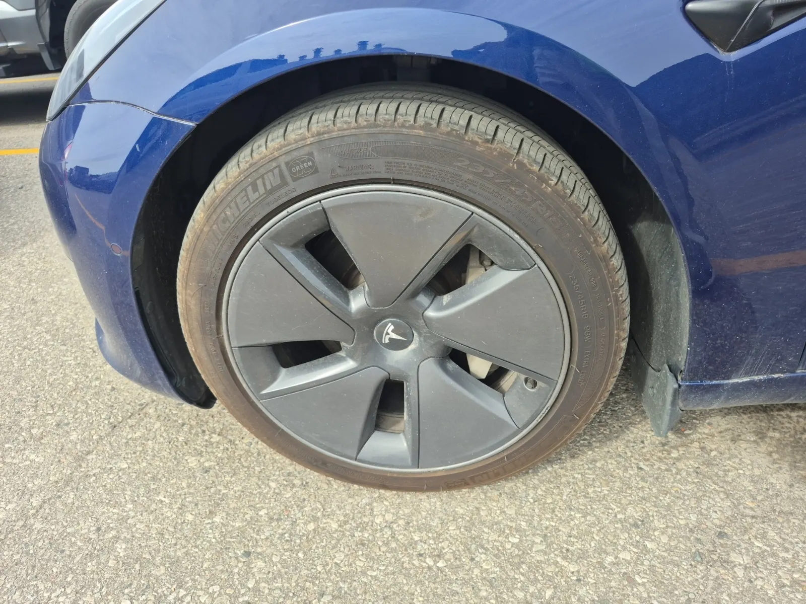 Front driver wheel/tire photo