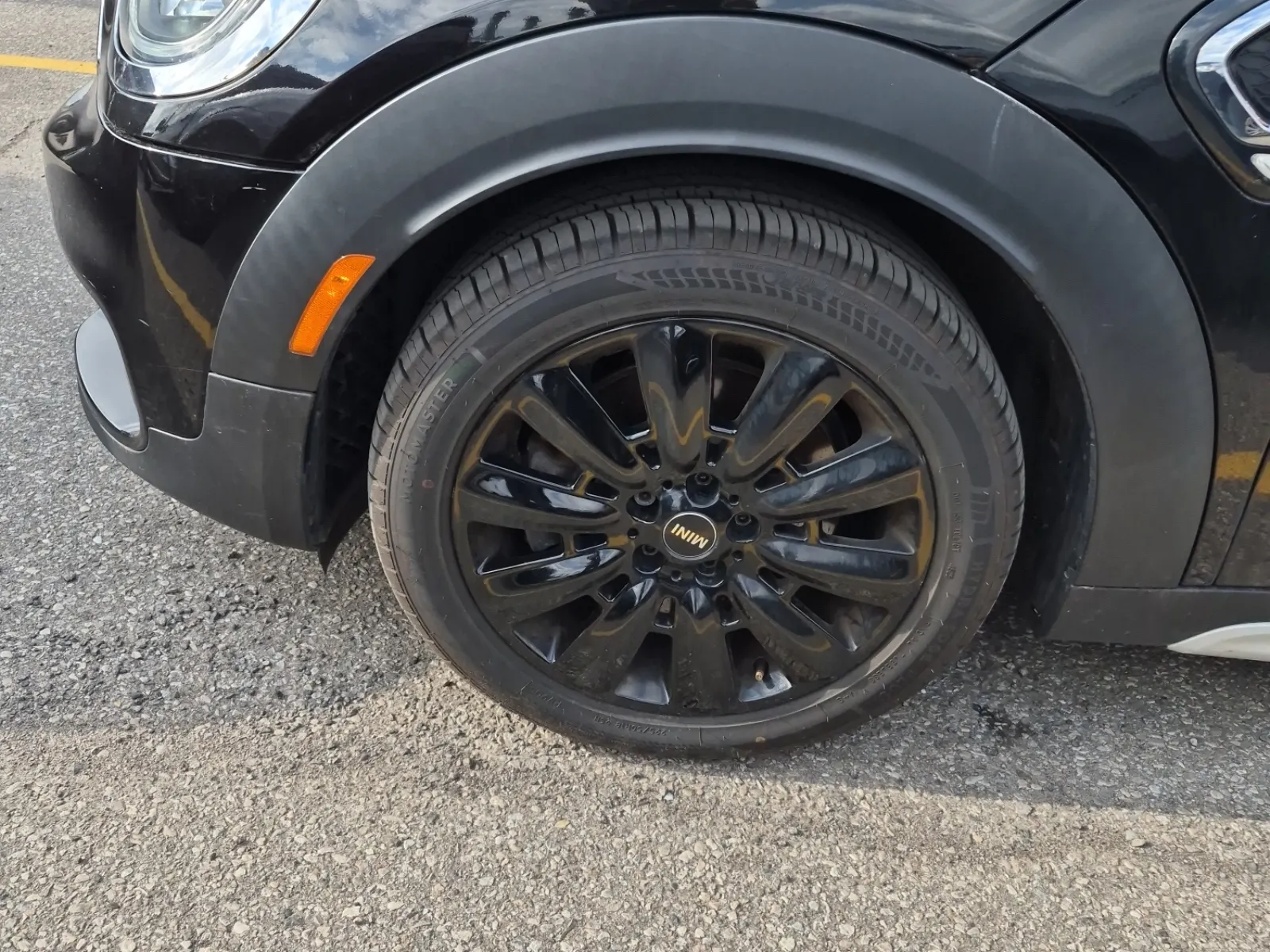 Front driver wheel/tire photo