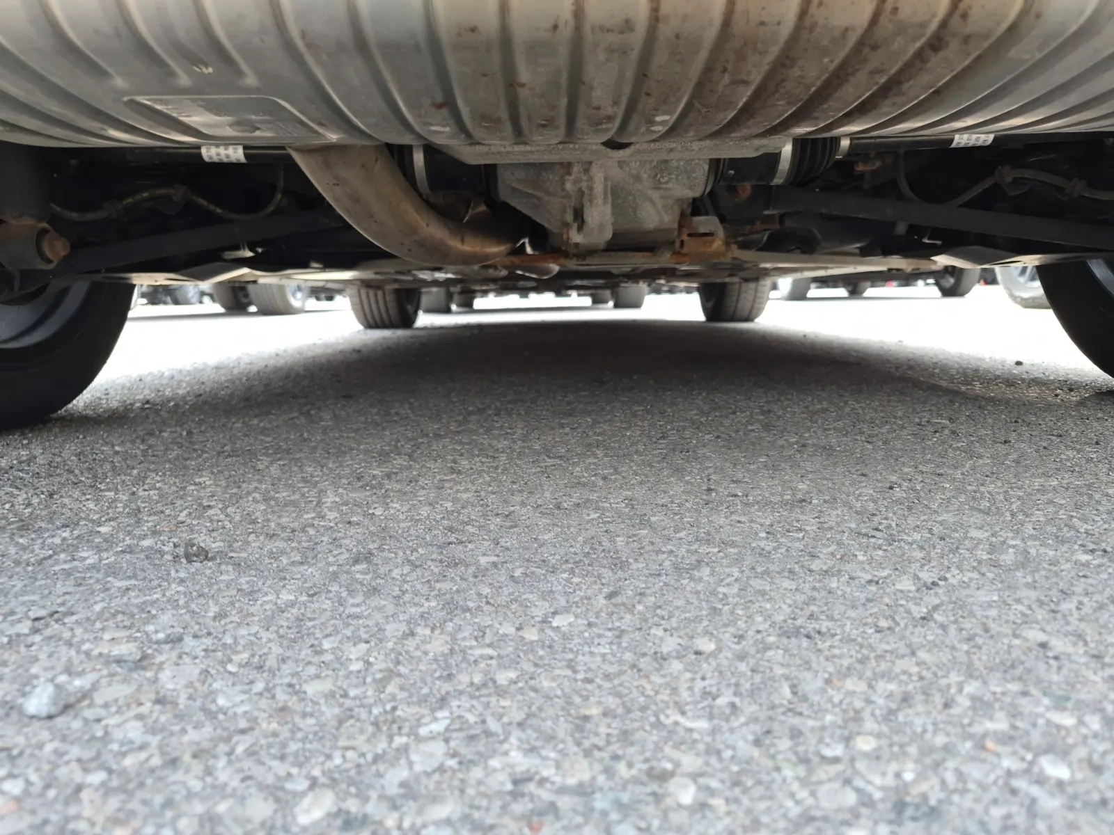 Undercarriage - Rear Photo
