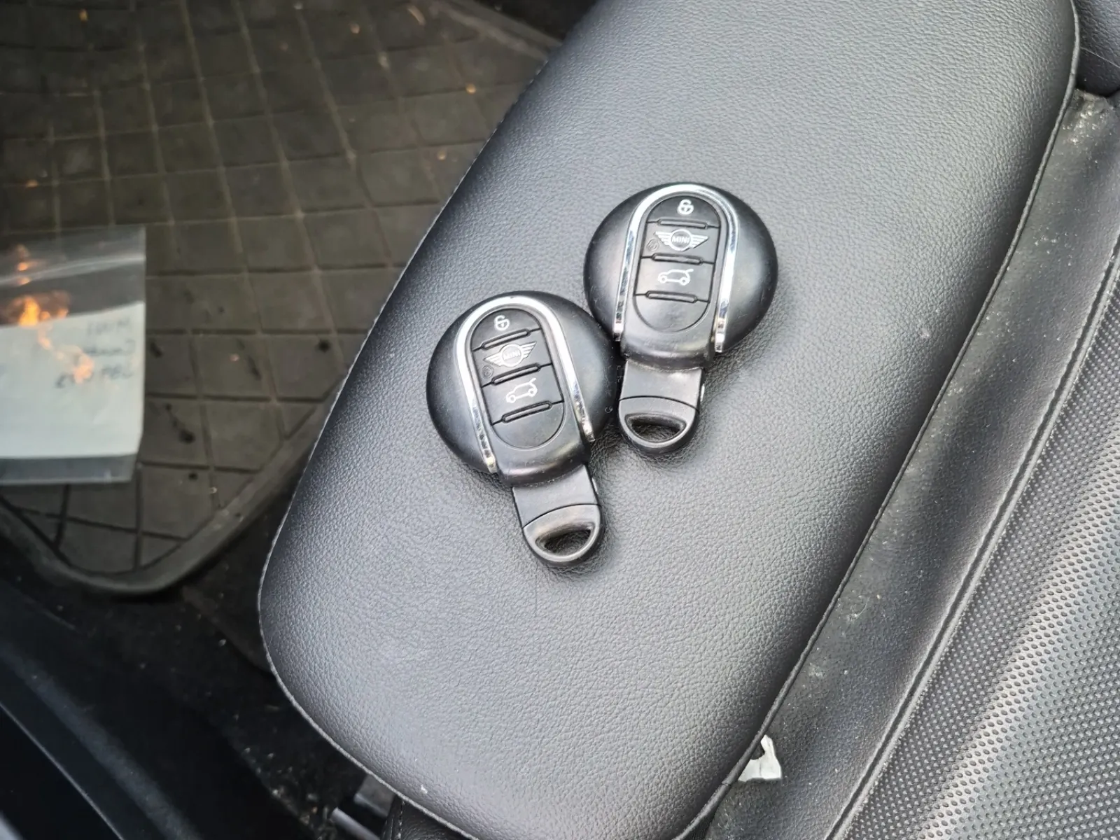 Keys/Fobs/Manual Photo