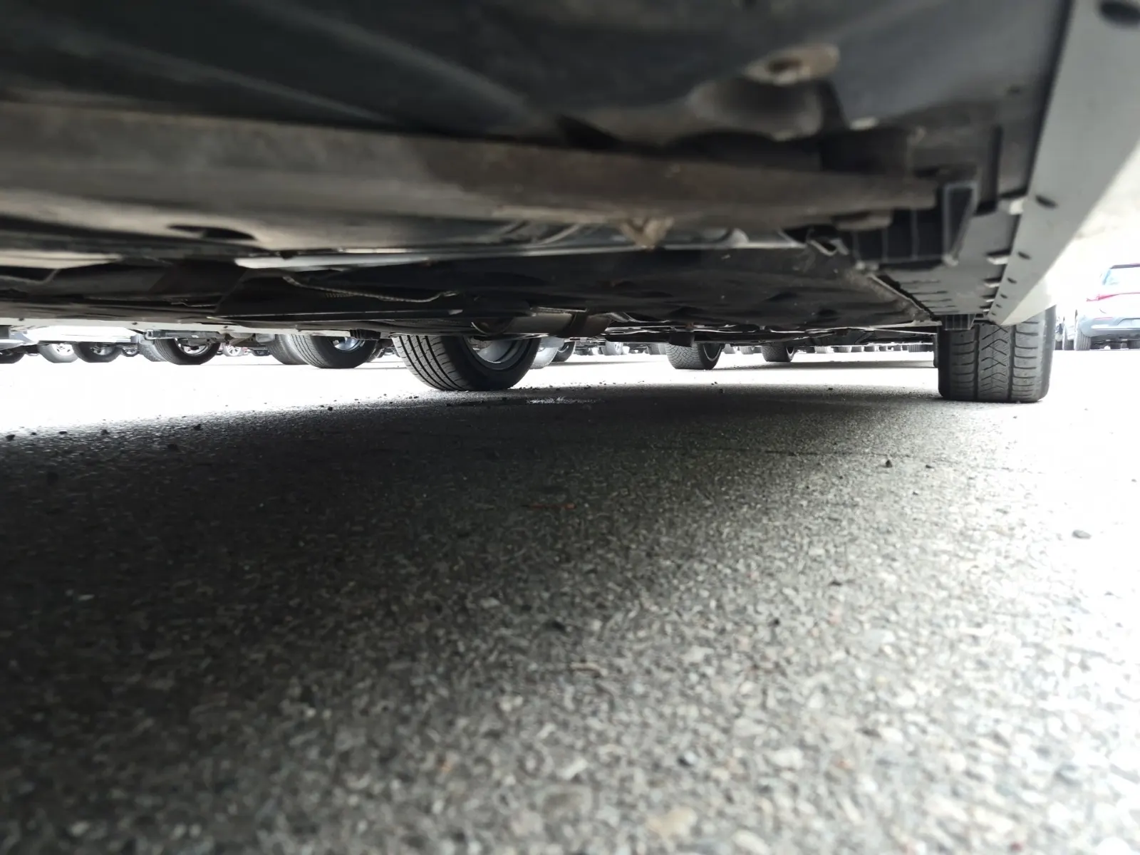 Undercarriage - Passenger Photo