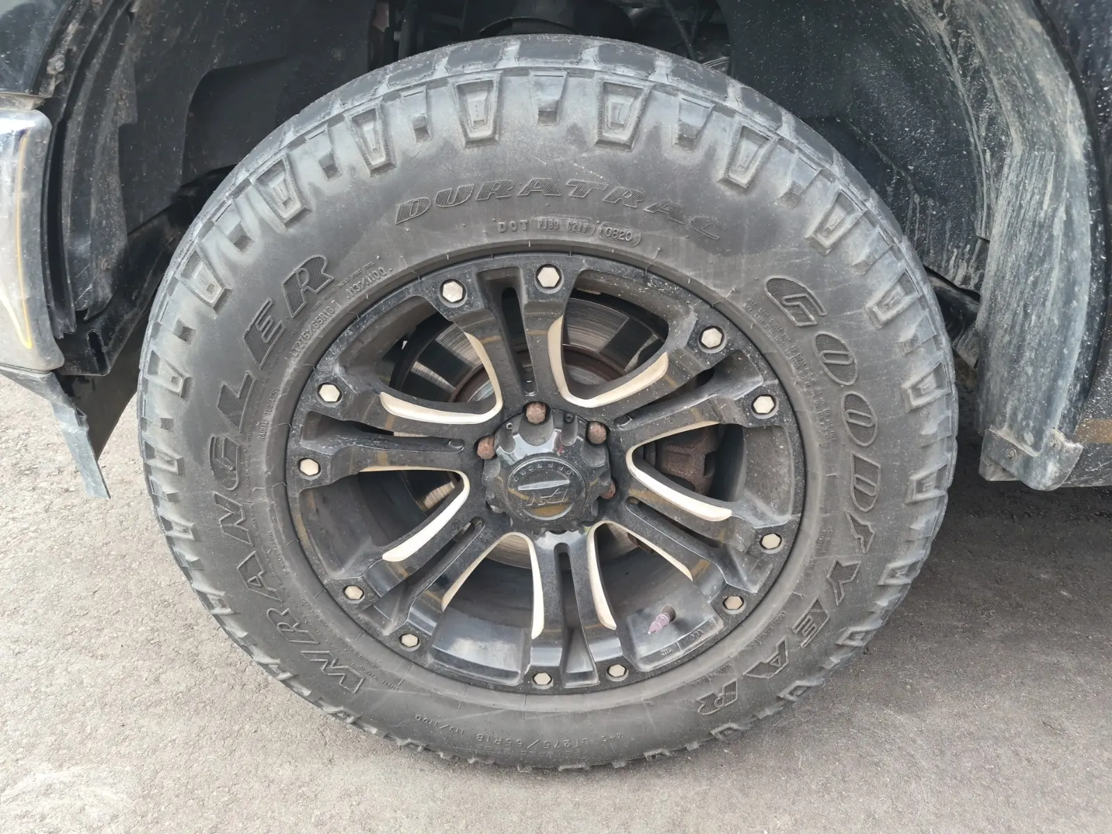 Front driver wheel/tire photo