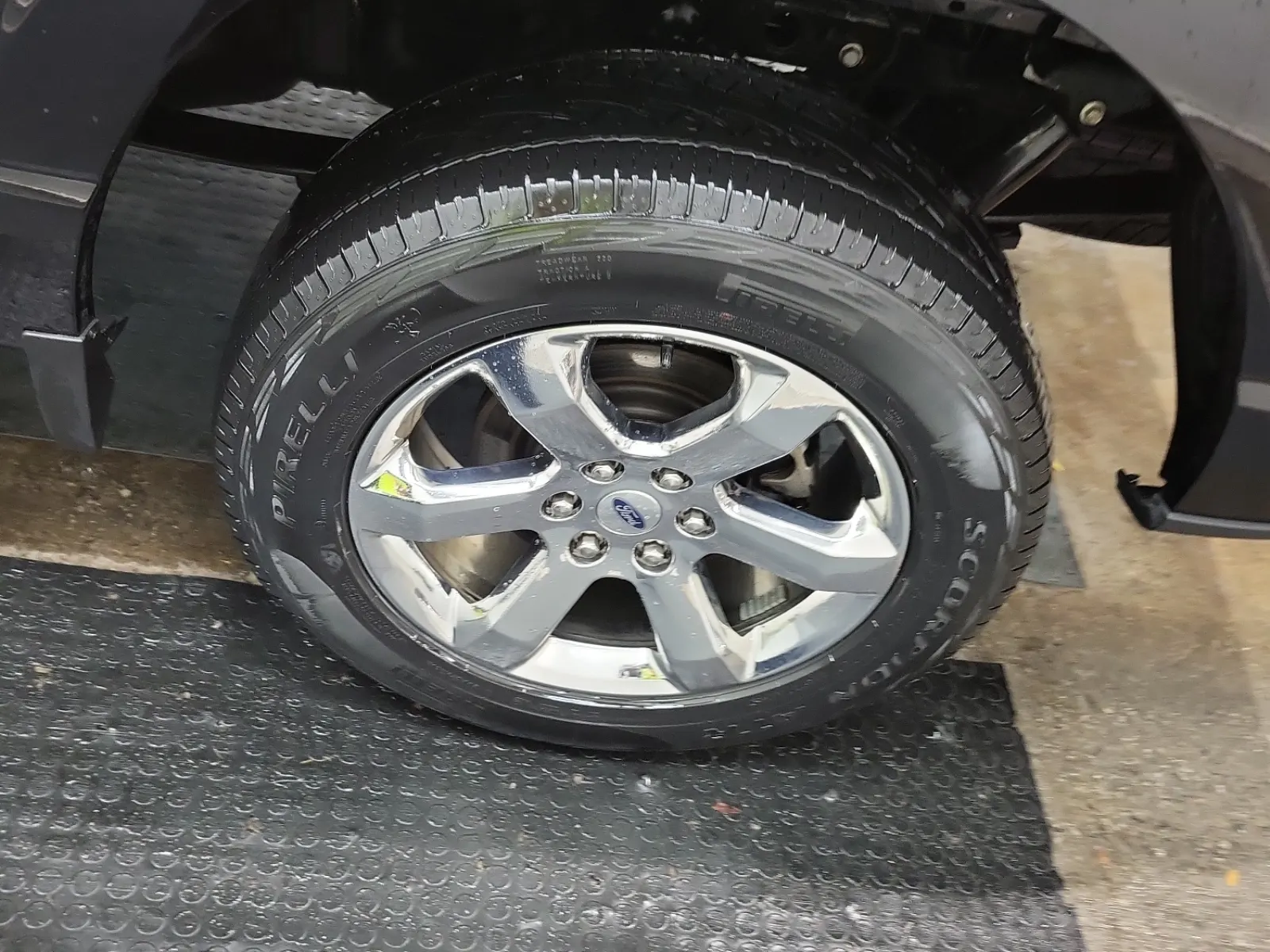 Left Rear Wheel/Tire Photo