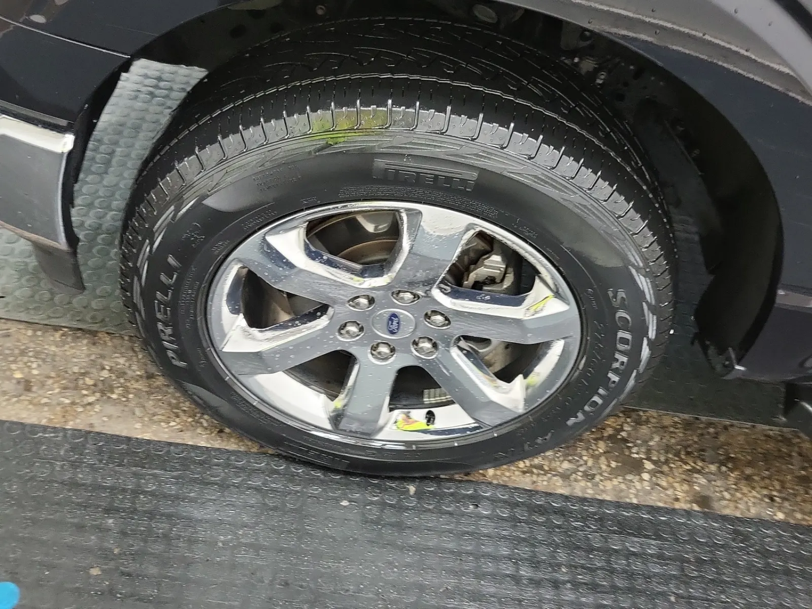 Front driver wheel/tire photo