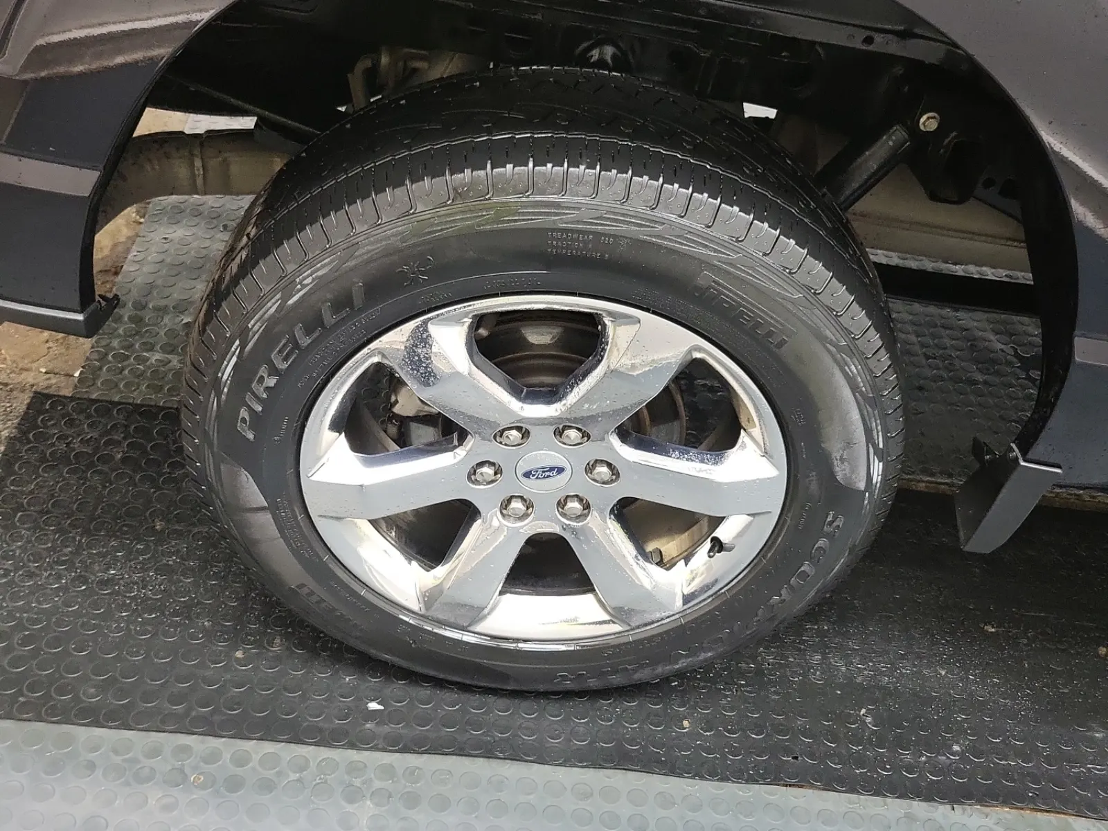 Right Rear Wheel/Tire Photo