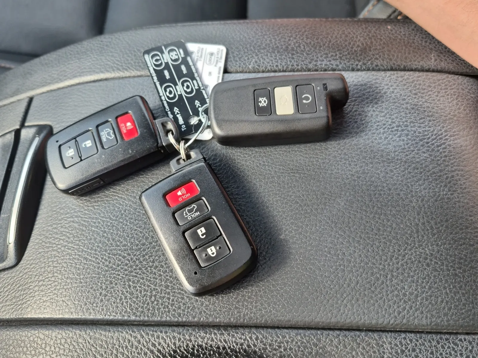 Keys/Fobs/Manual Photo