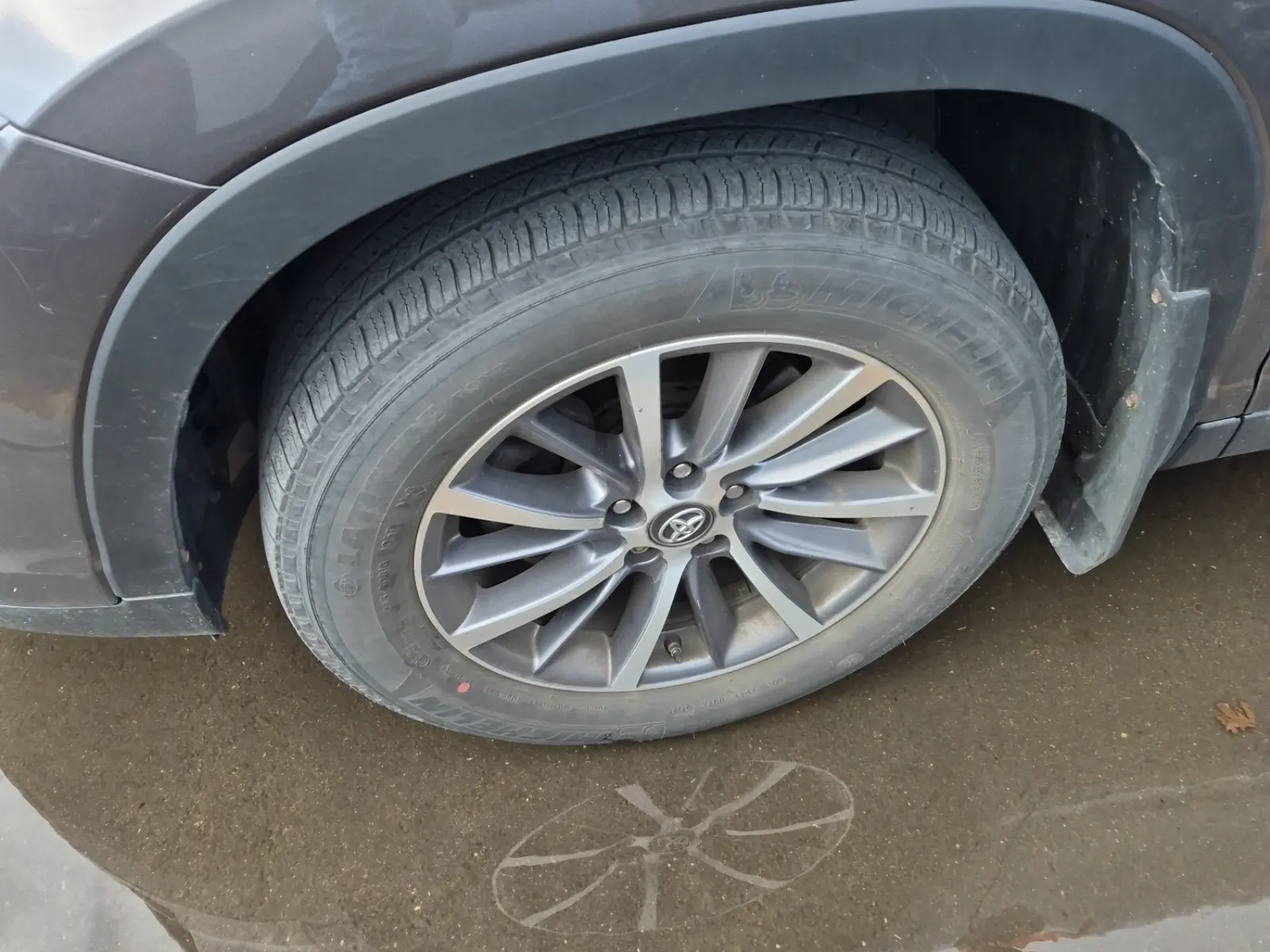 Front driver wheel/tire photo