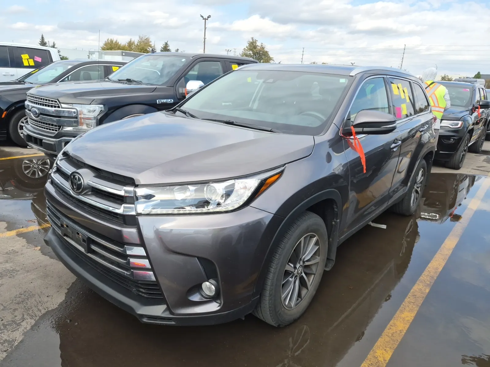 Front driver 3/4 photo