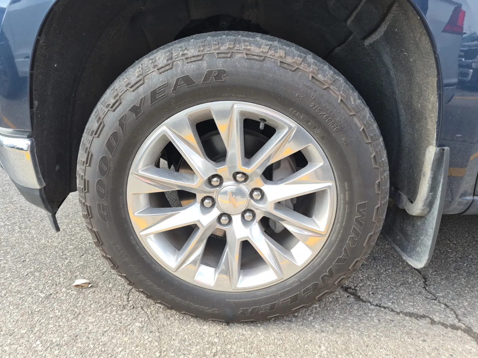 Front driver wheel/tire photo