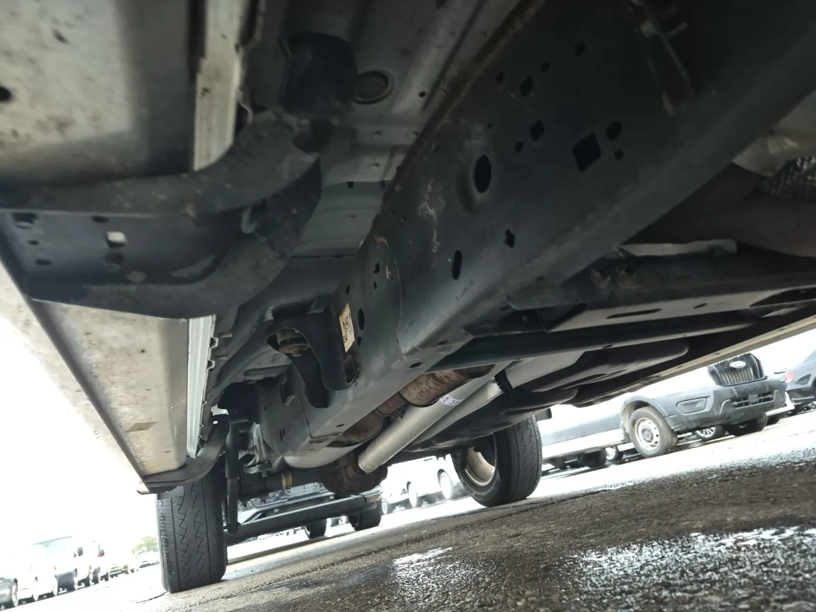 Undercarriage - Passenger Photo