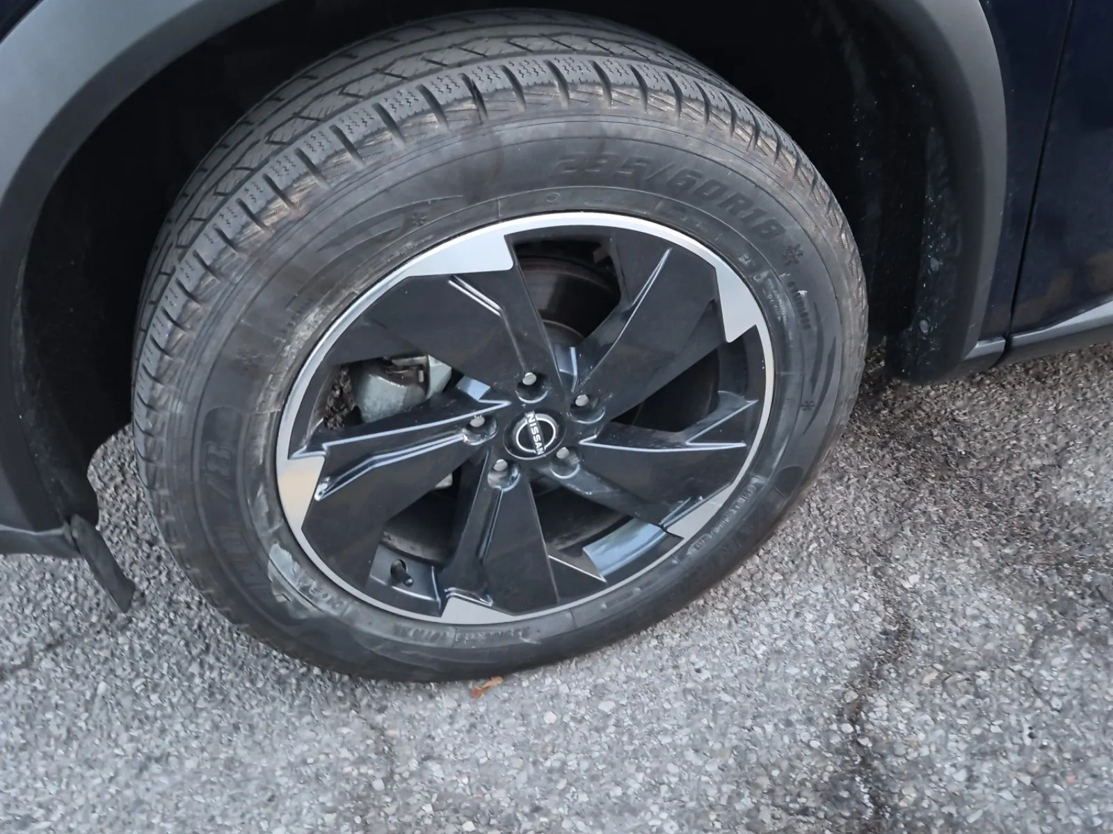 Front driver wheel/tire photo