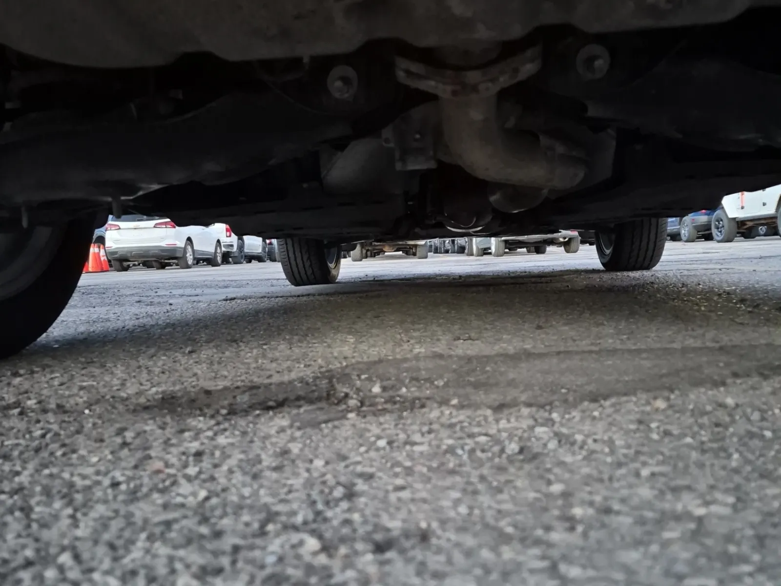 Undercarriage - Rear Photo