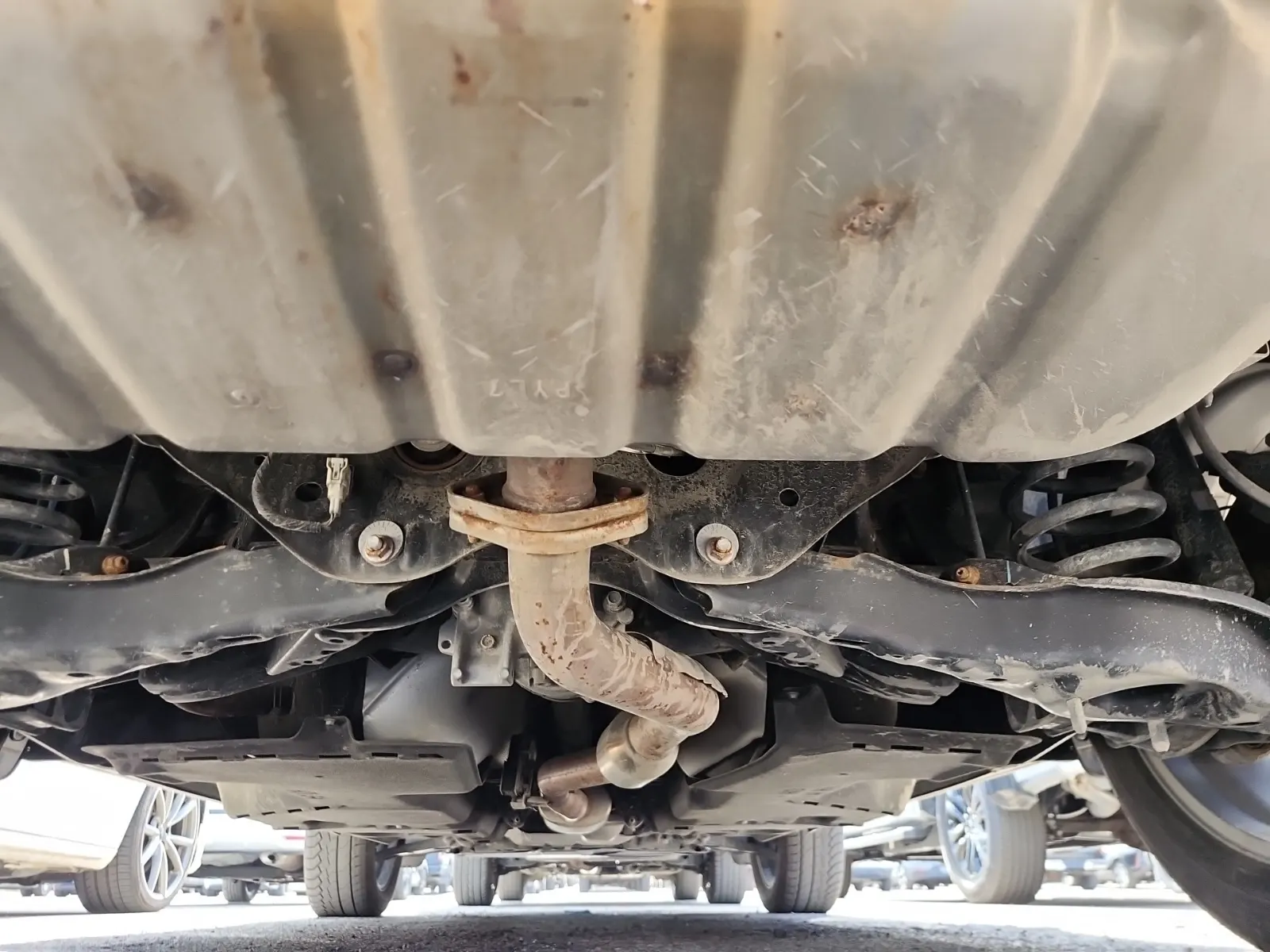 Undercarriage - Rear Photo