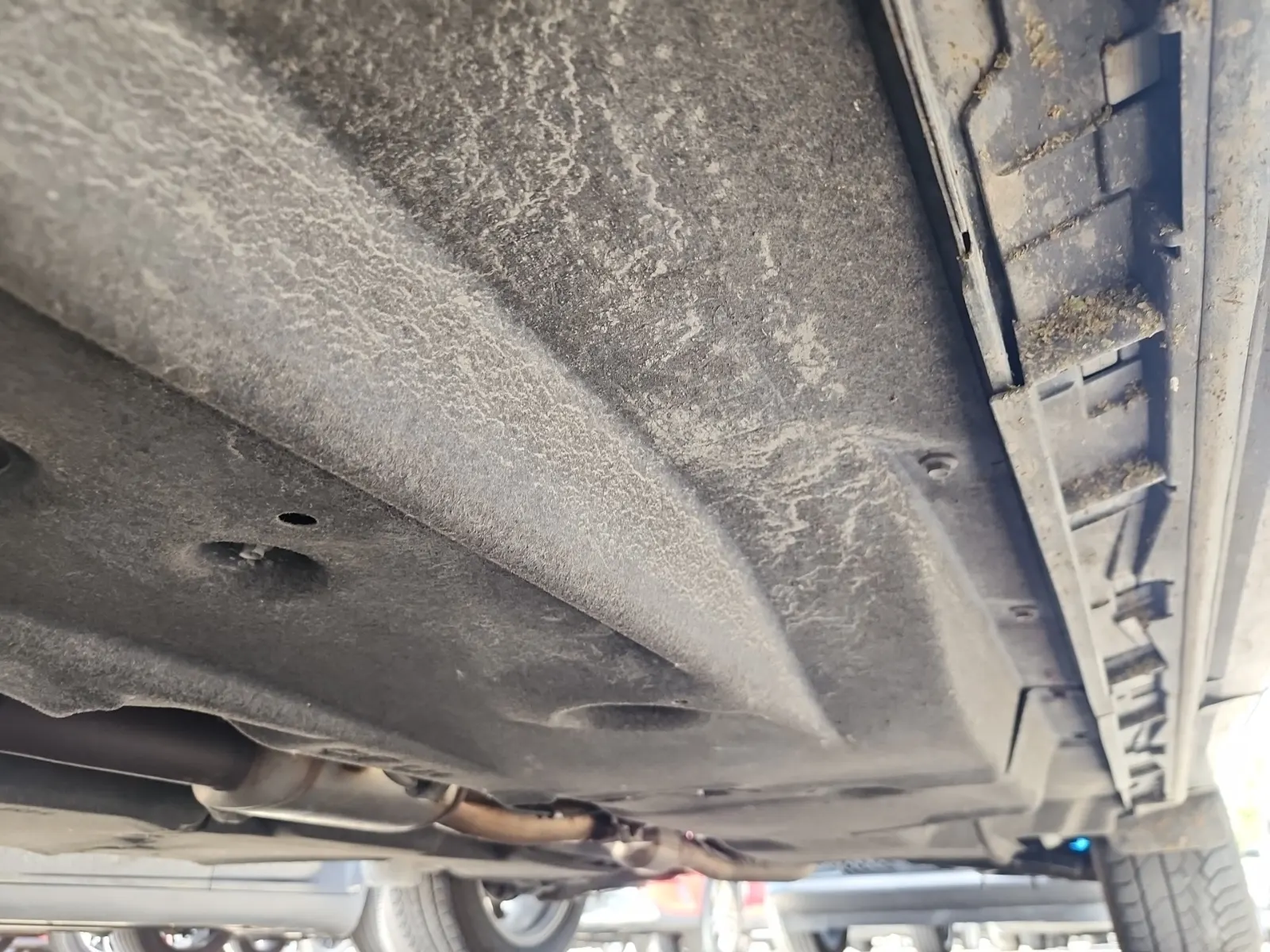 Undercarriage - Driver Photo