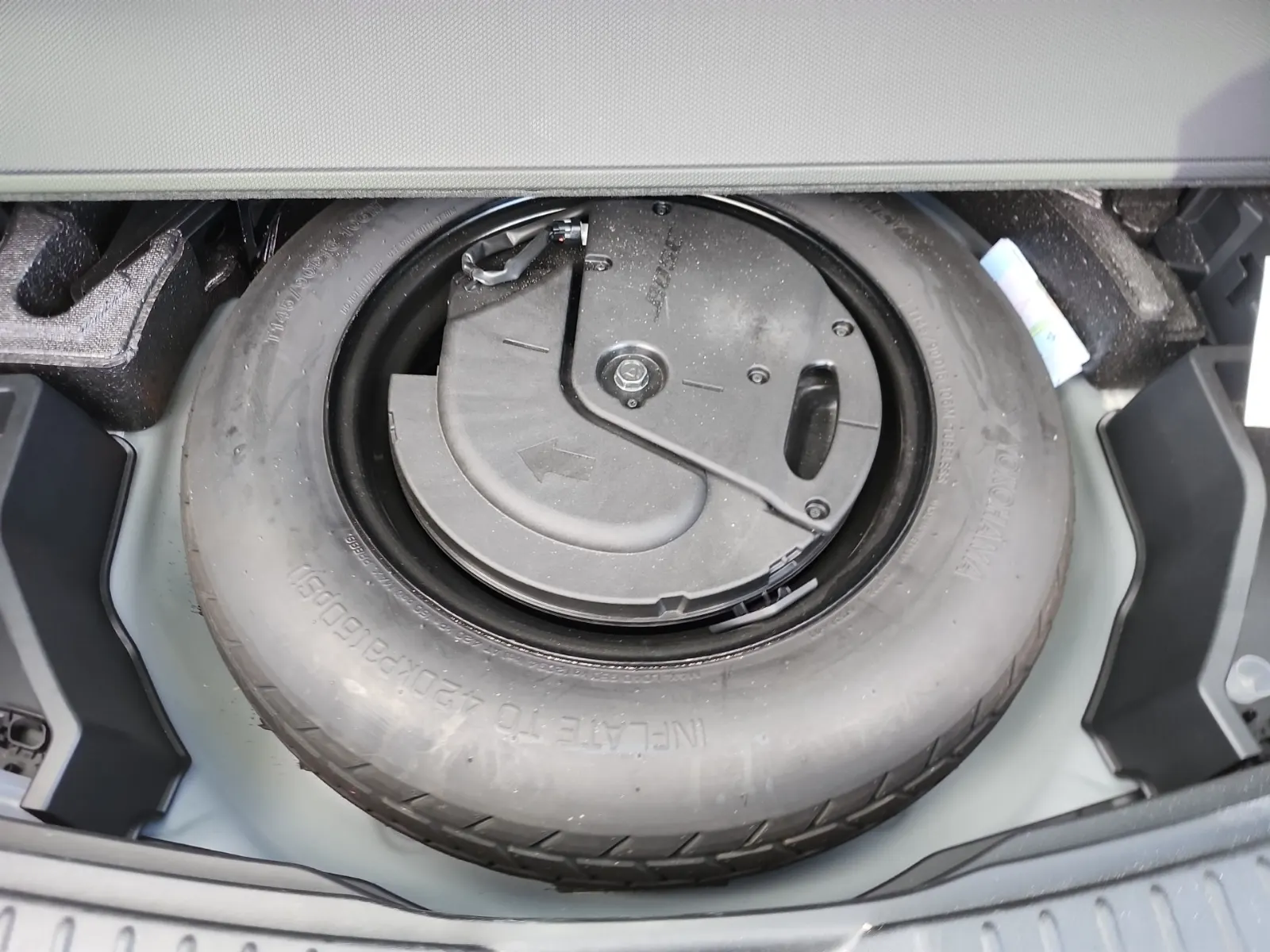 Spare Tire & Wheel Photo