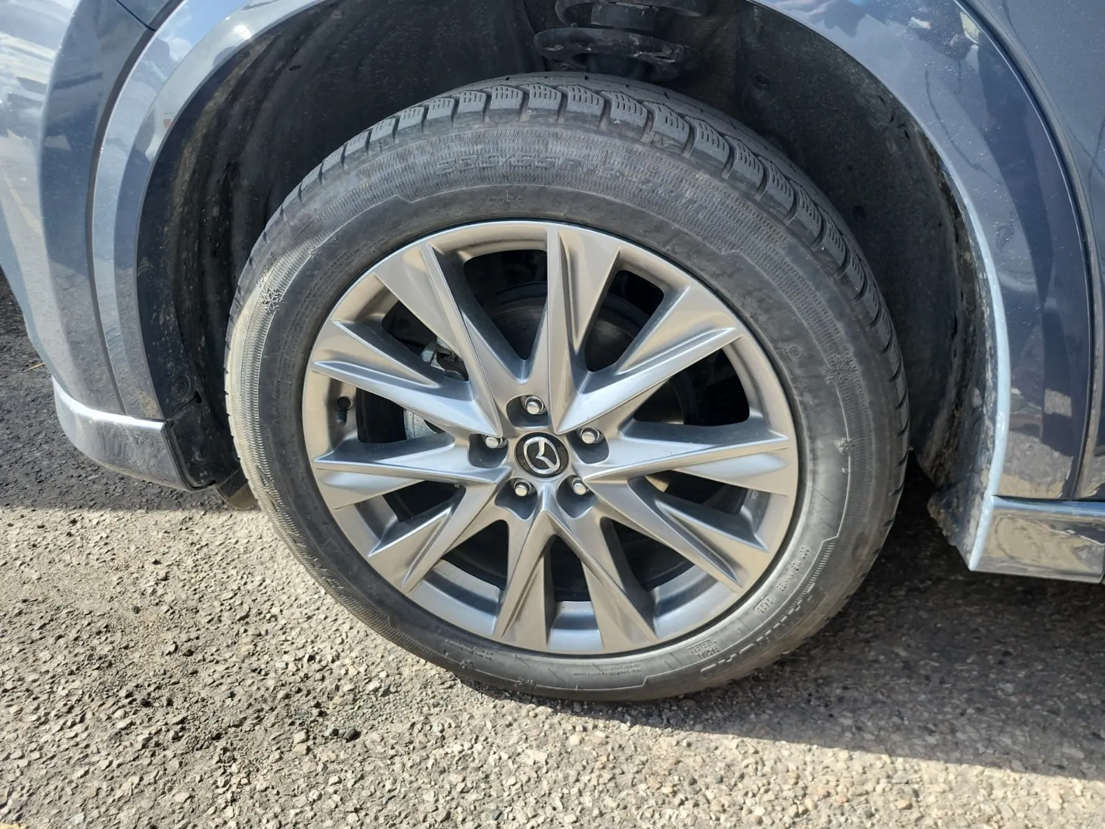Front driver wheel/tire photo
