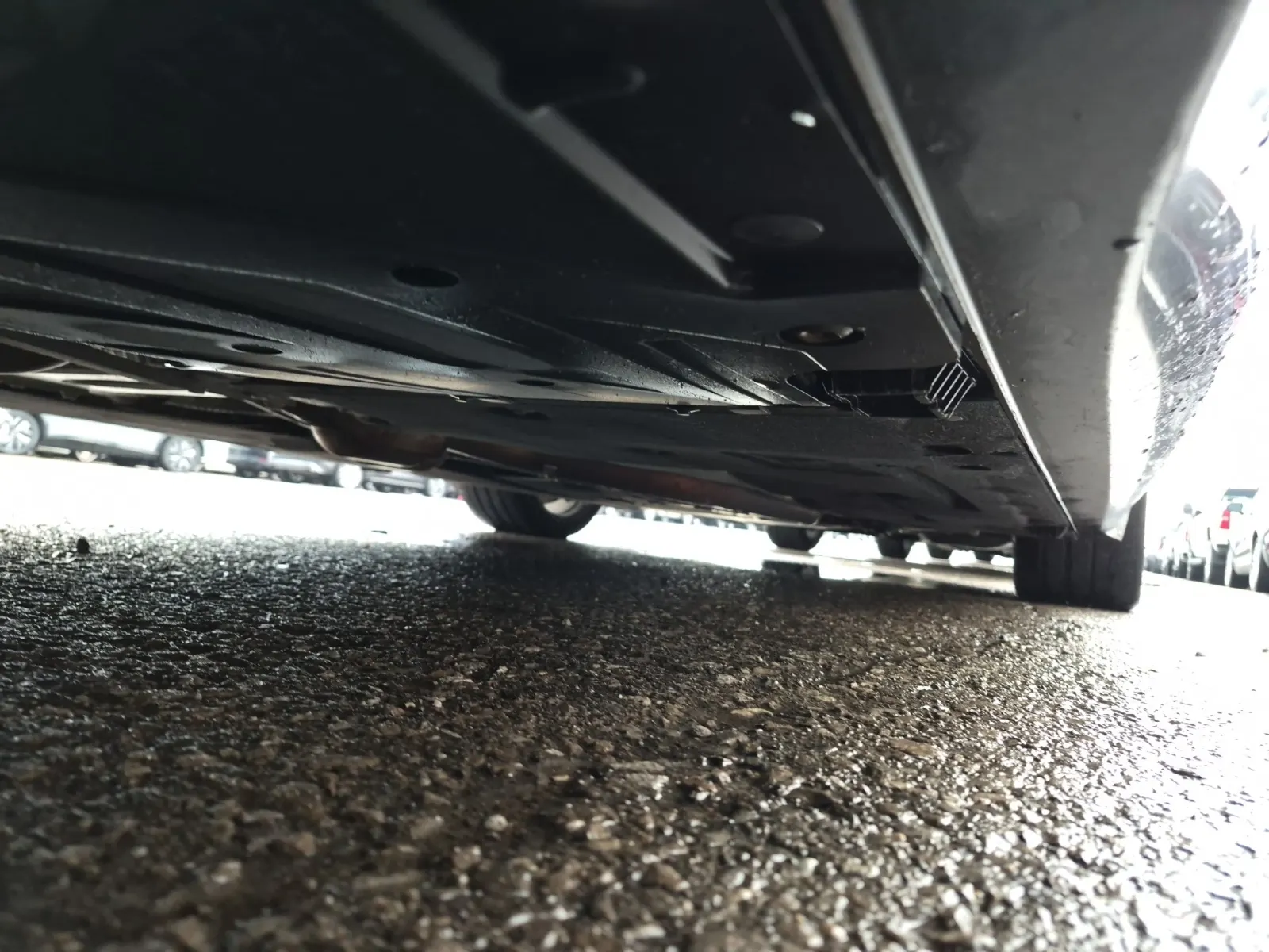 Undercarriage - Passenger Photo