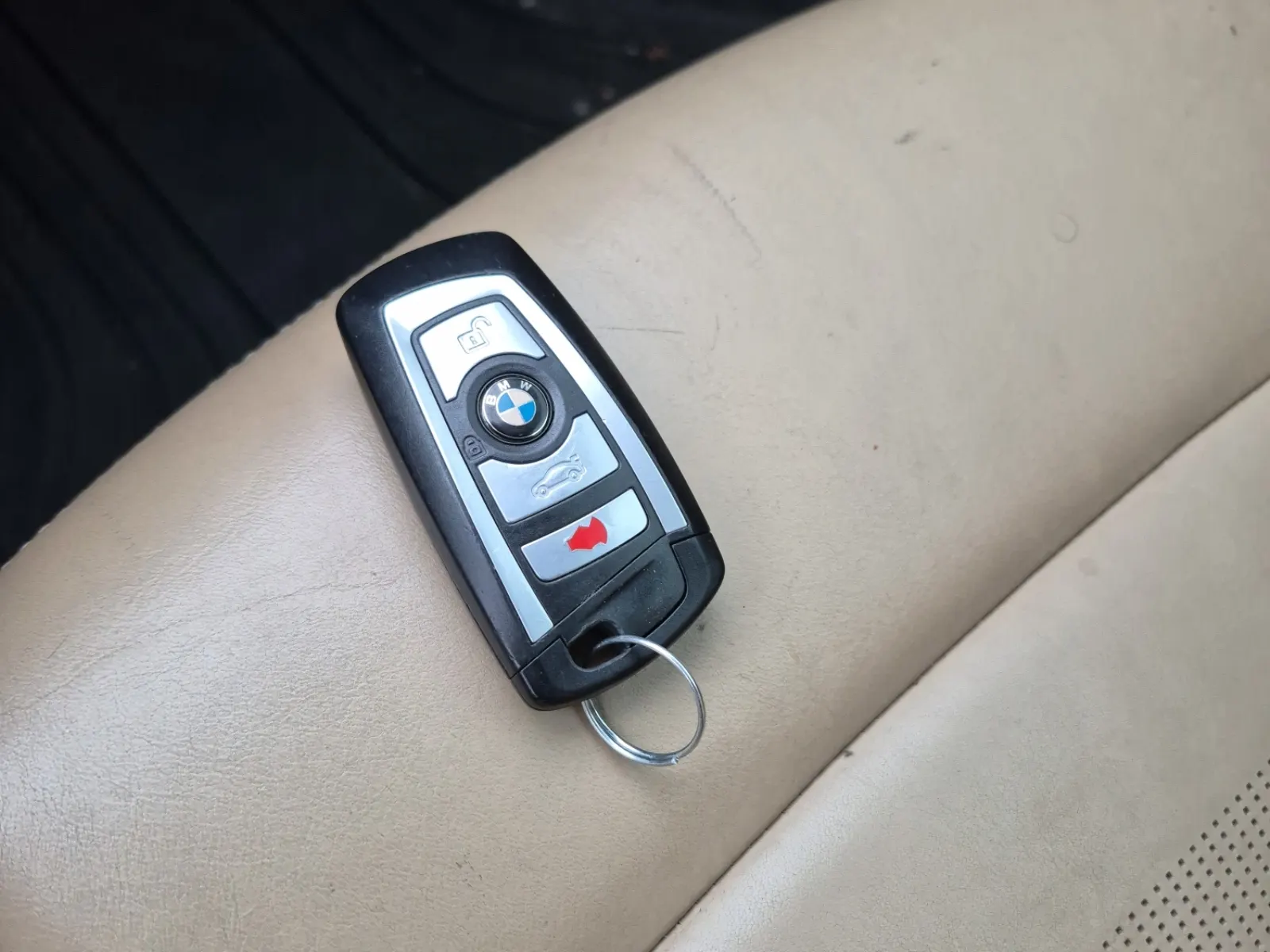 Keys/Fobs/Manual Photo
