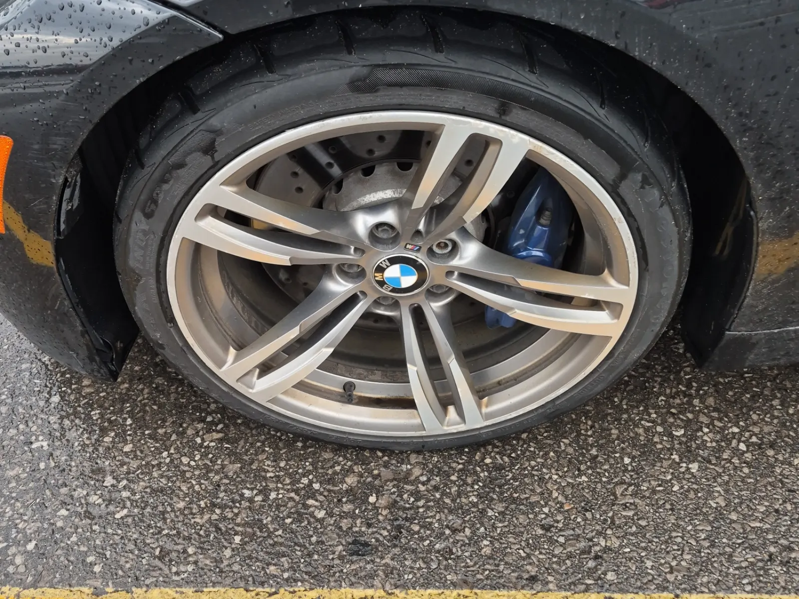 Front driver wheel/tire photo