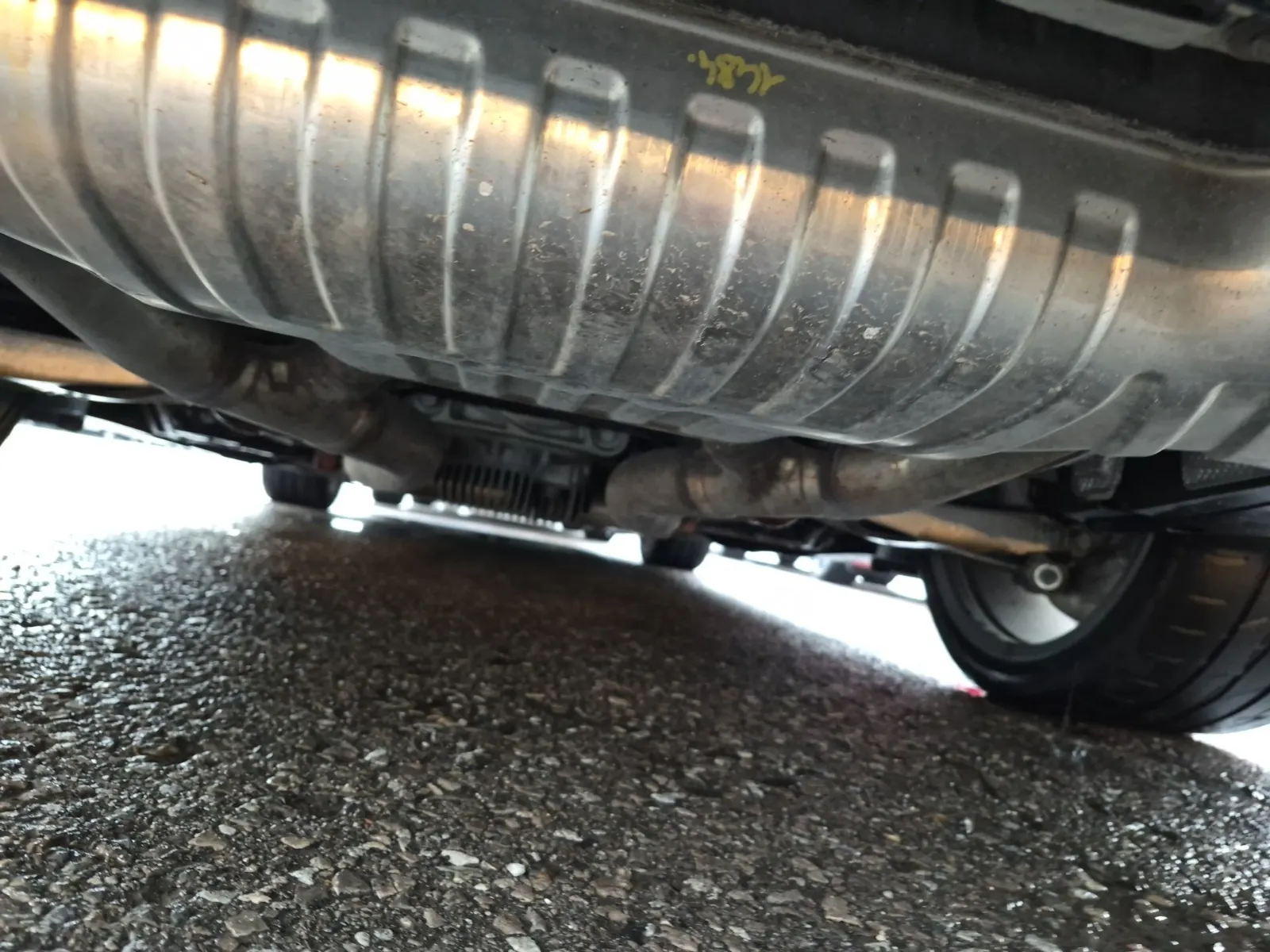Undercarriage - Rear Photo
