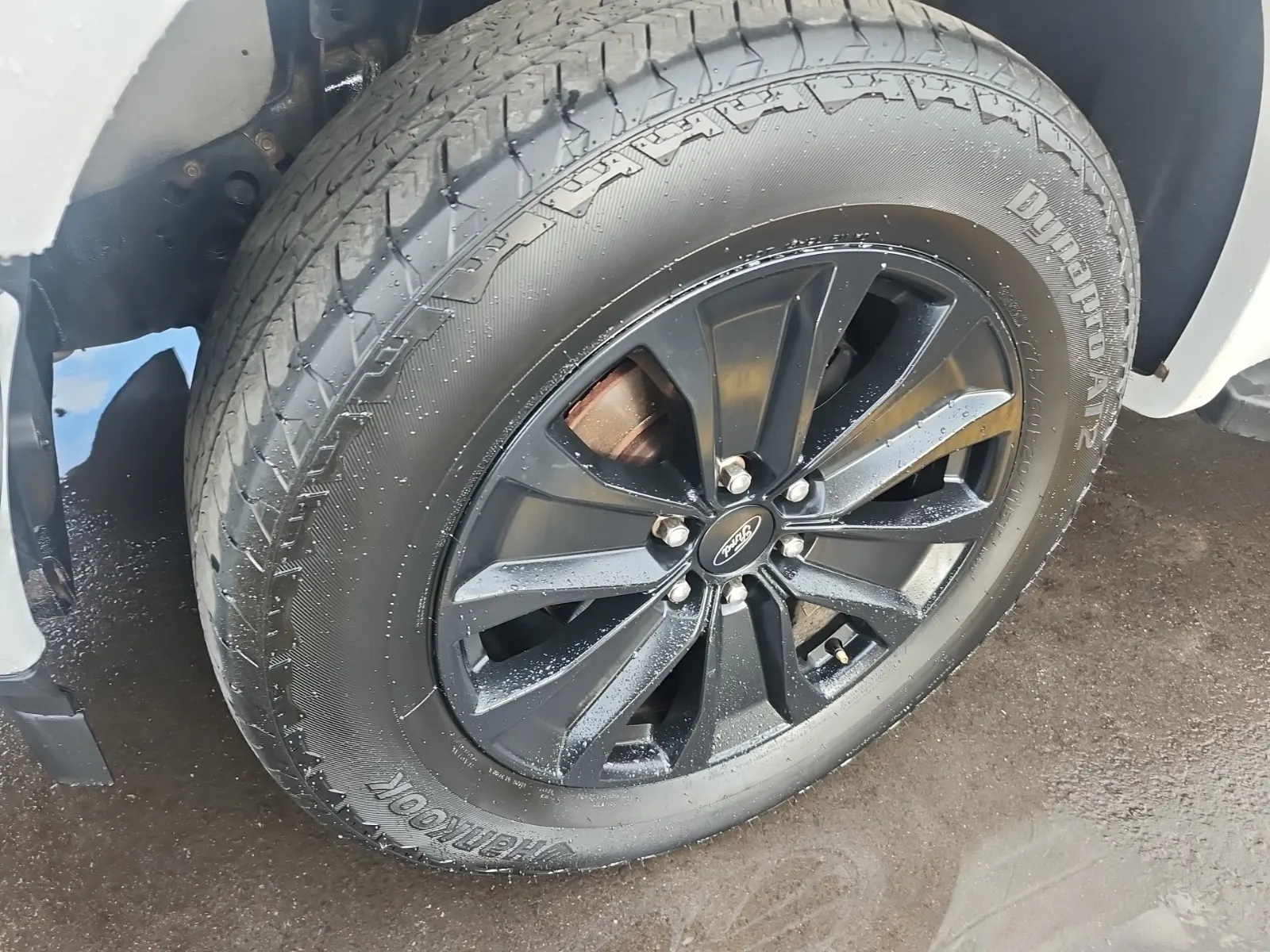 Front driver wheel/tire photo