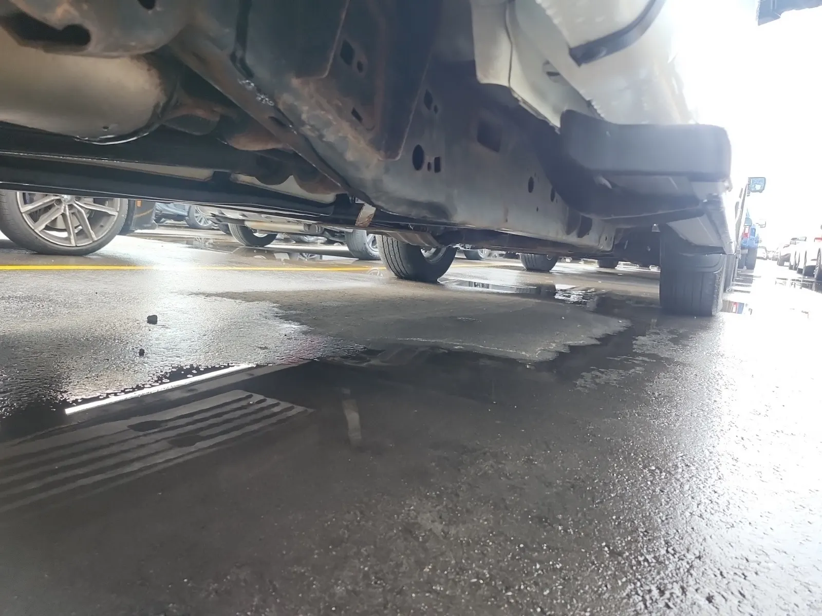 Undercarriage - Passenger Photo