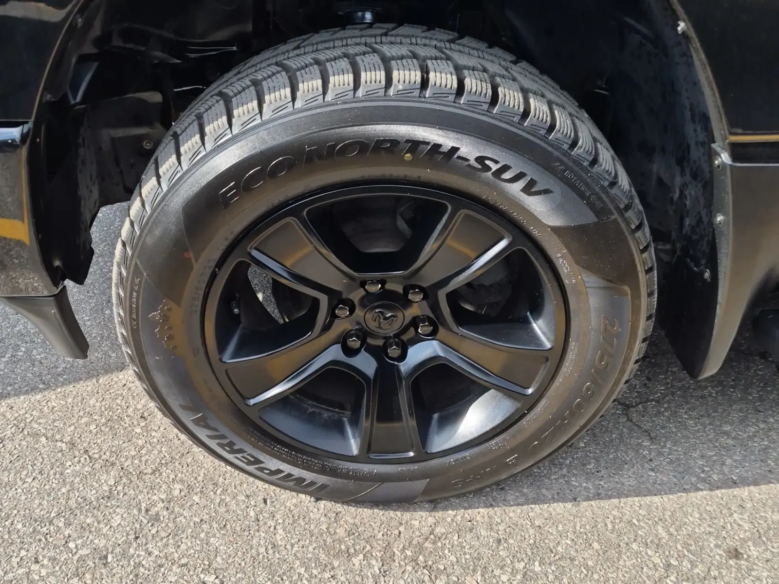 Front driver wheel/tire photo