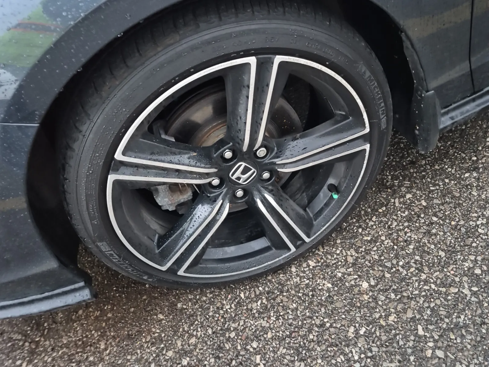 Front driver wheel/tire photo