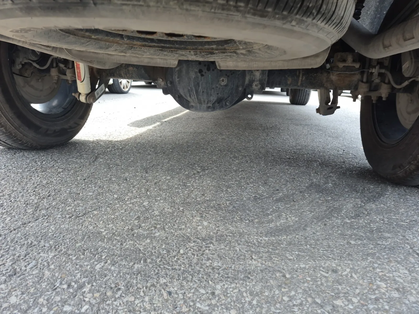 Undercarriage - Rear Photo