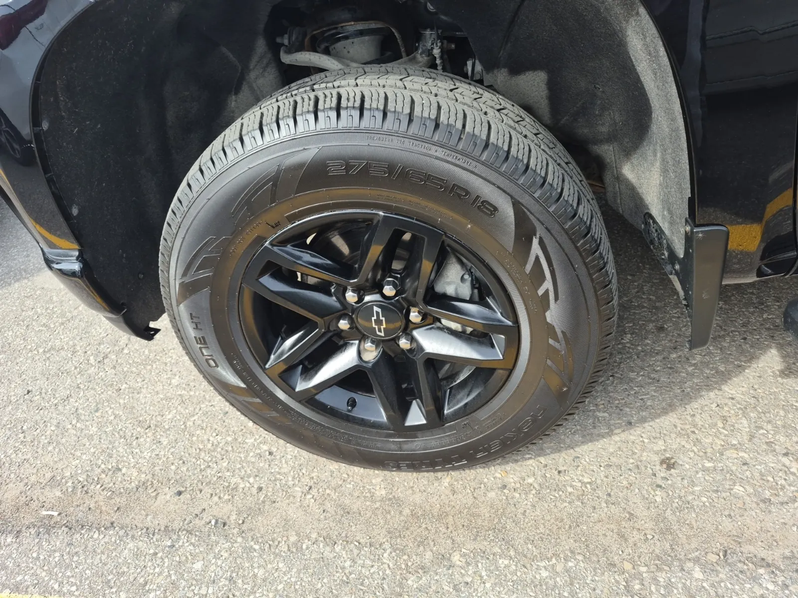 Front driver wheel/tire photo