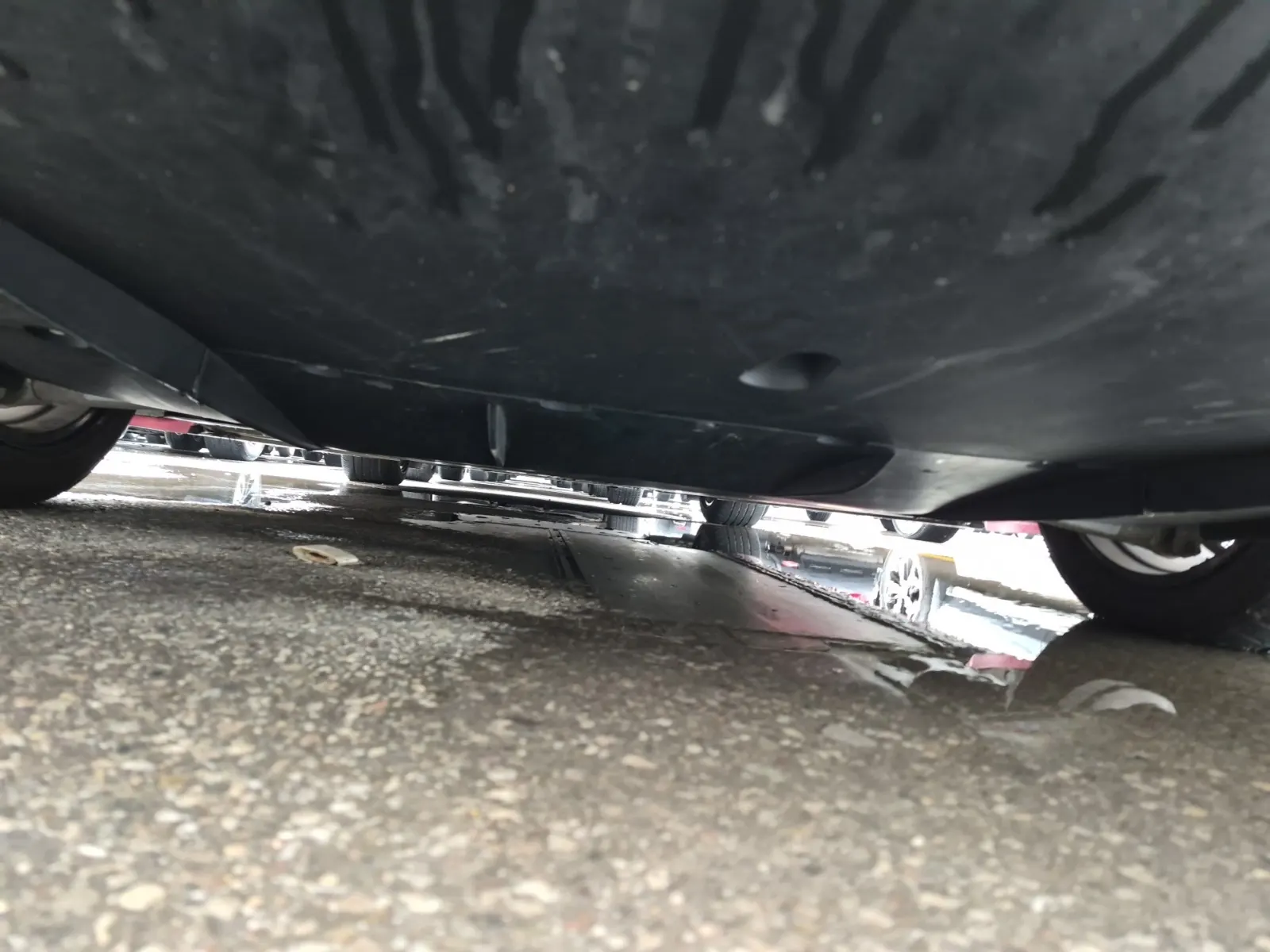 Undercarriage - Rear Photo