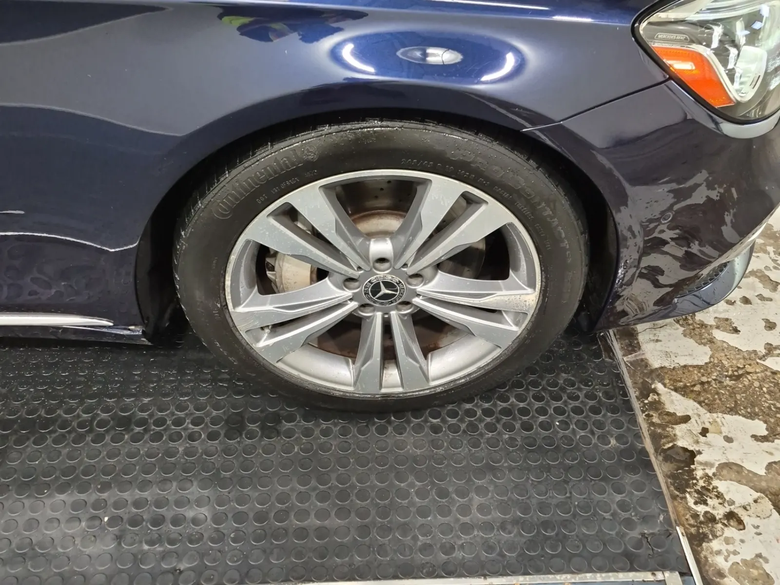 Right Front Wheel/Tire Photo