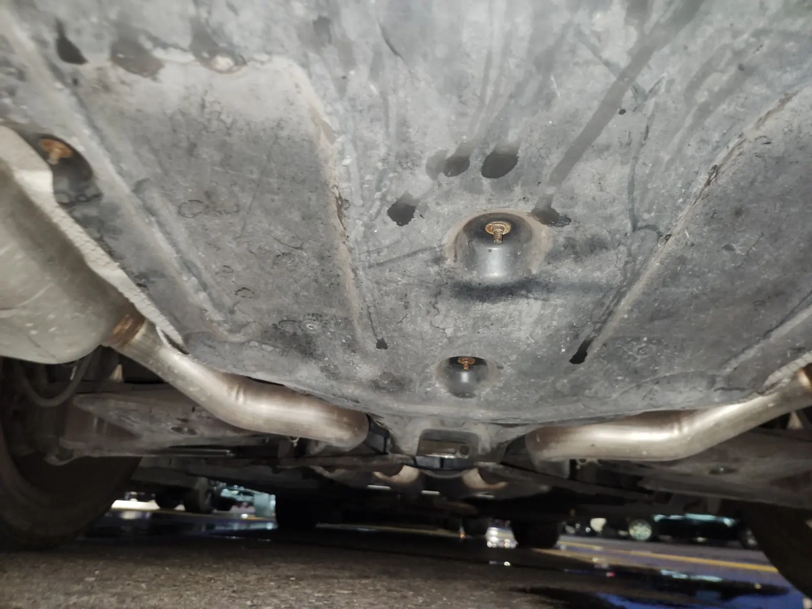 Undercarriage - Rear Photo